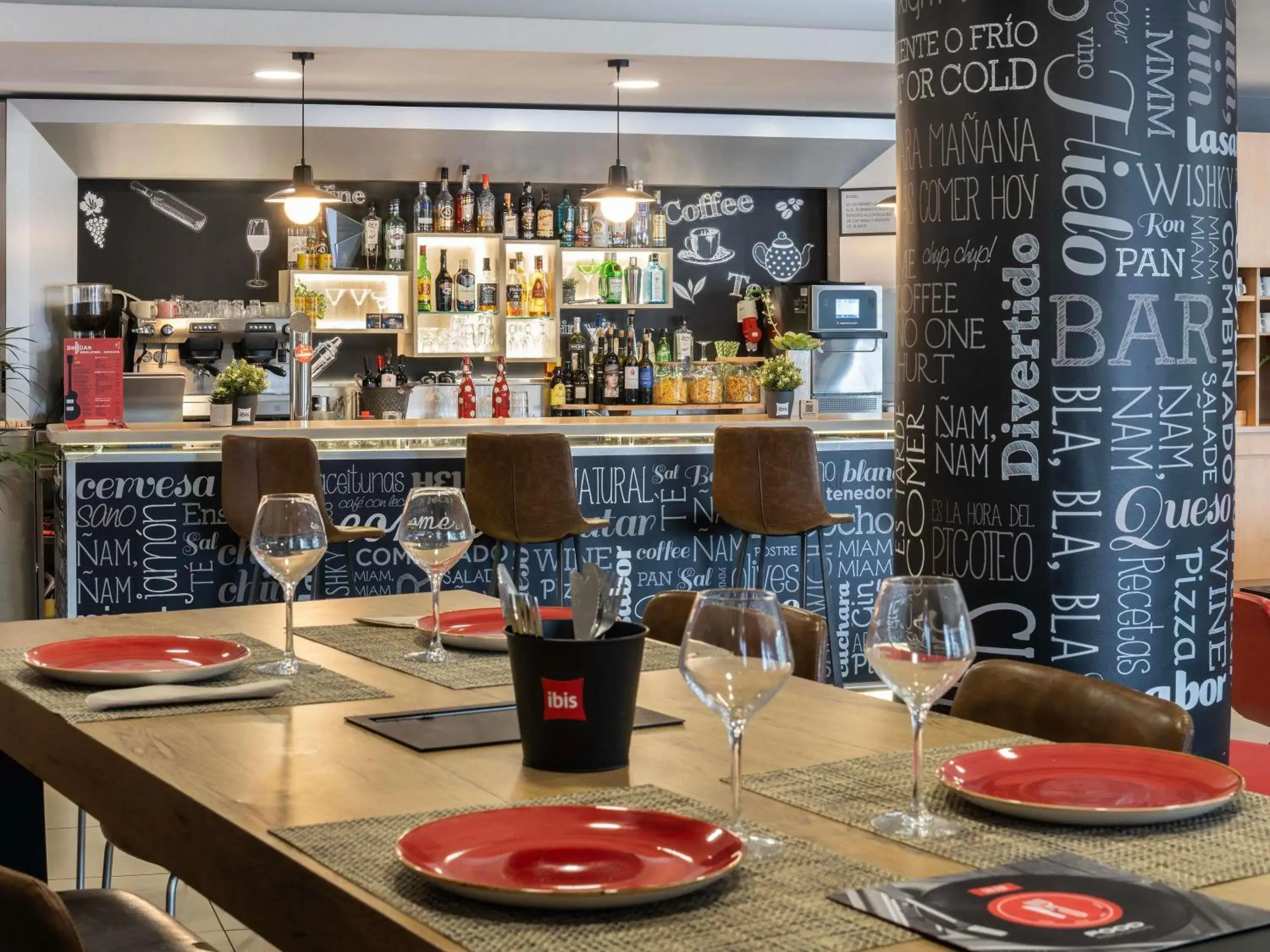 Restaurant/places to eat in Ibis Barcelona Meridiana Restaurant/places to eat in Ibis Barcelona Meridiana