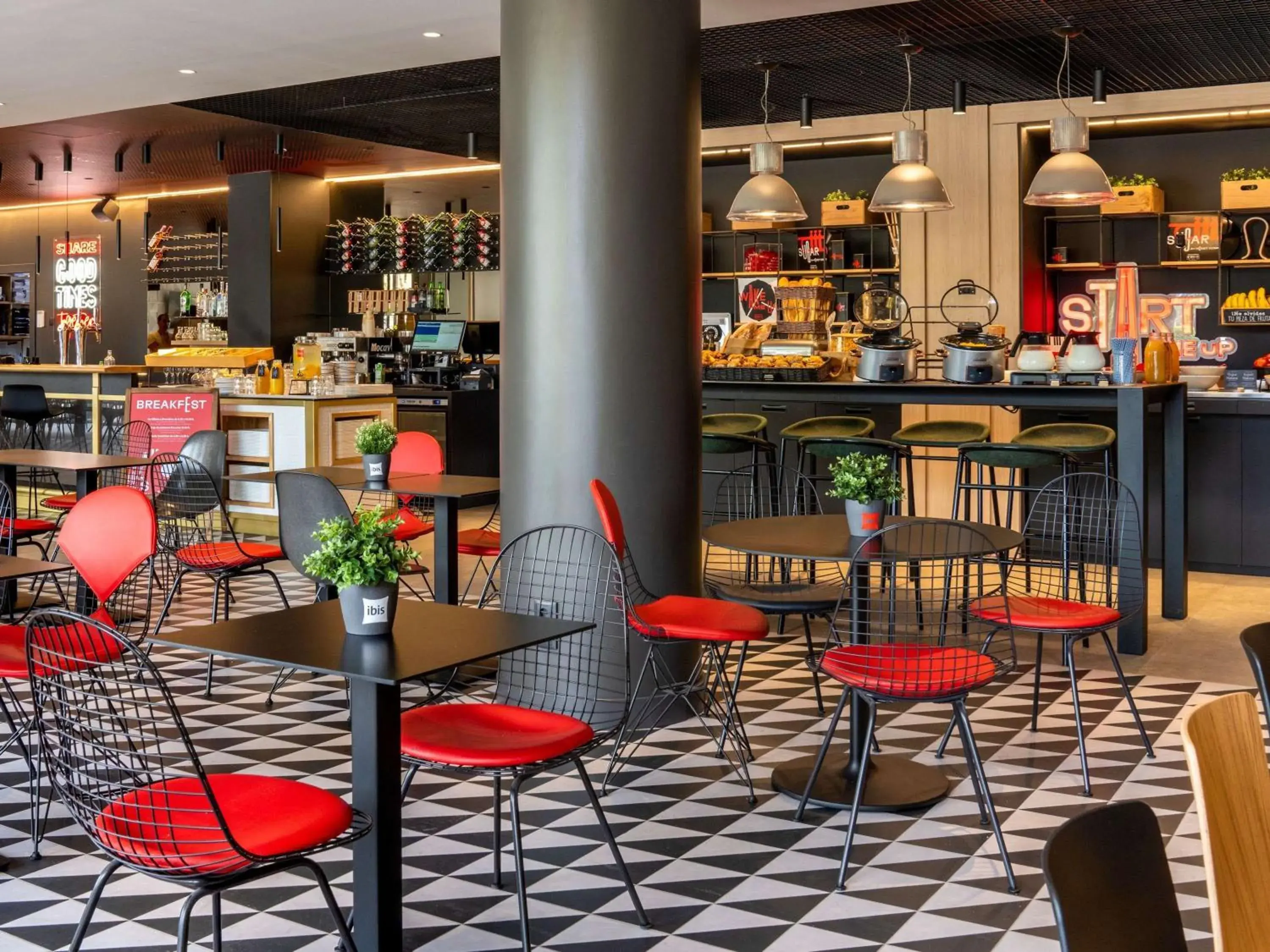 Property building in Ibis Barcelona Aeropuerto Viladecans Property building in Ibis Barcelona Aeropuerto Viladecans