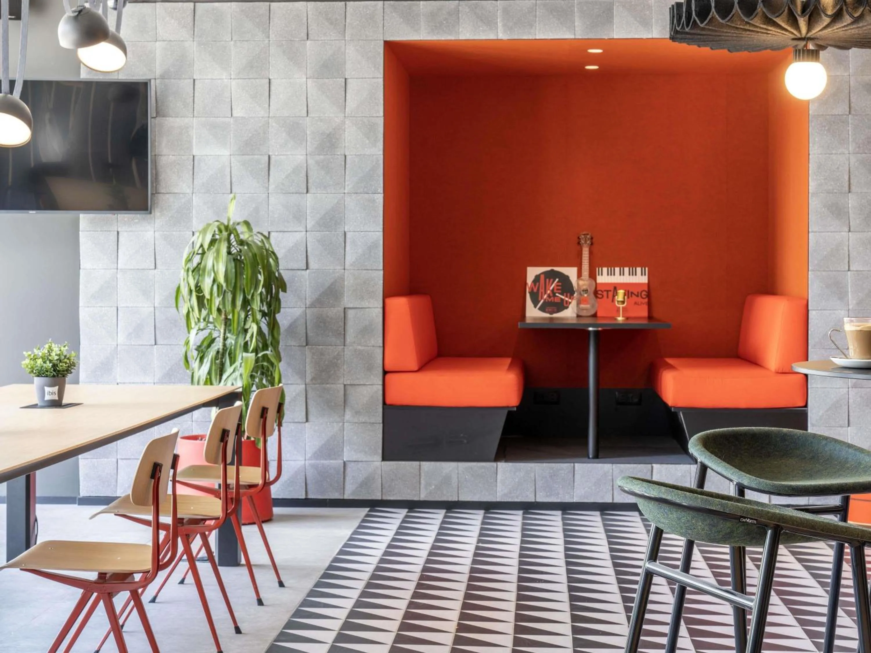 Lounge or bar in Ibis Barcelona Aeropuerto Viladecans