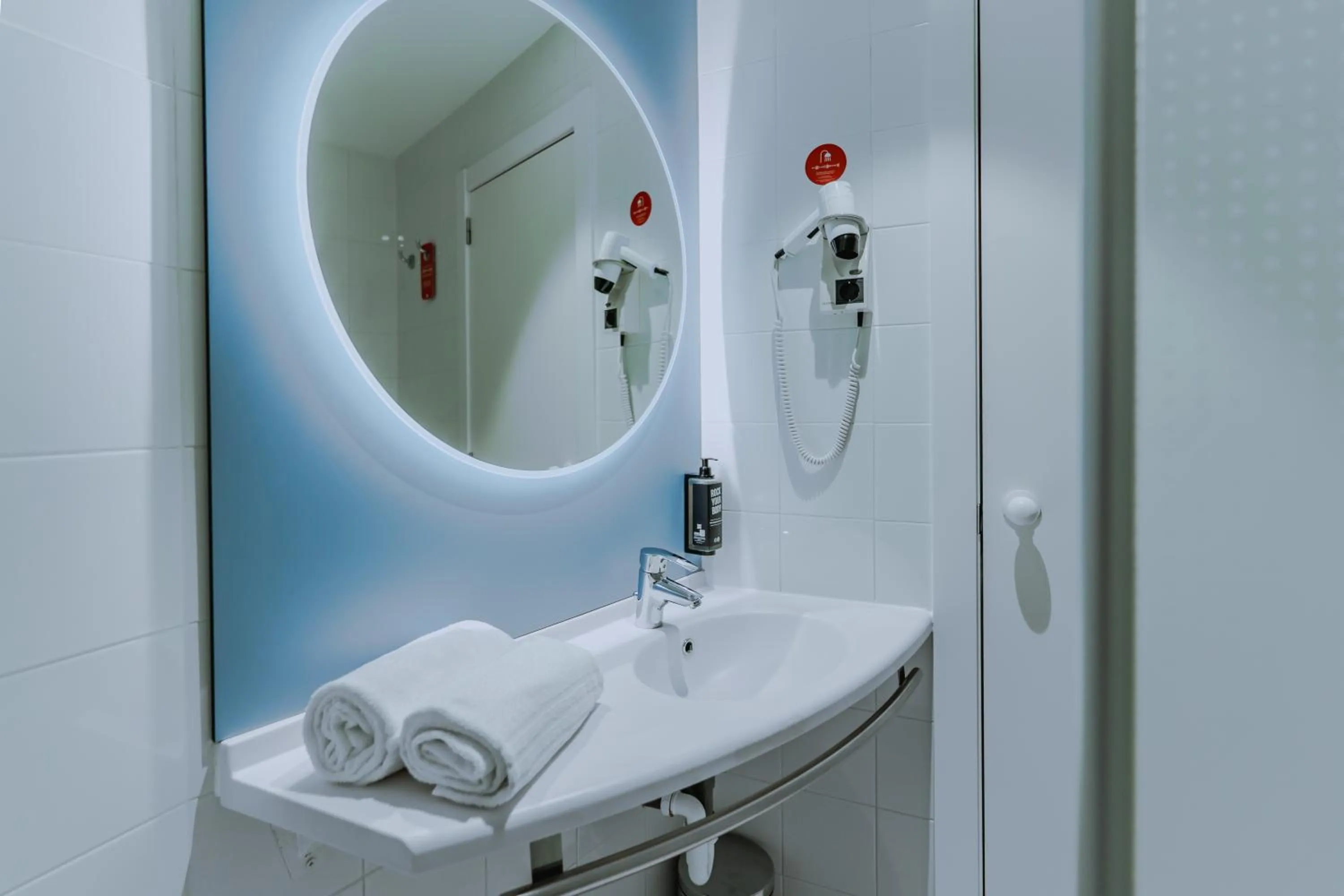 Bathroom in Ibis Barcelona Plaza Glòries 22@