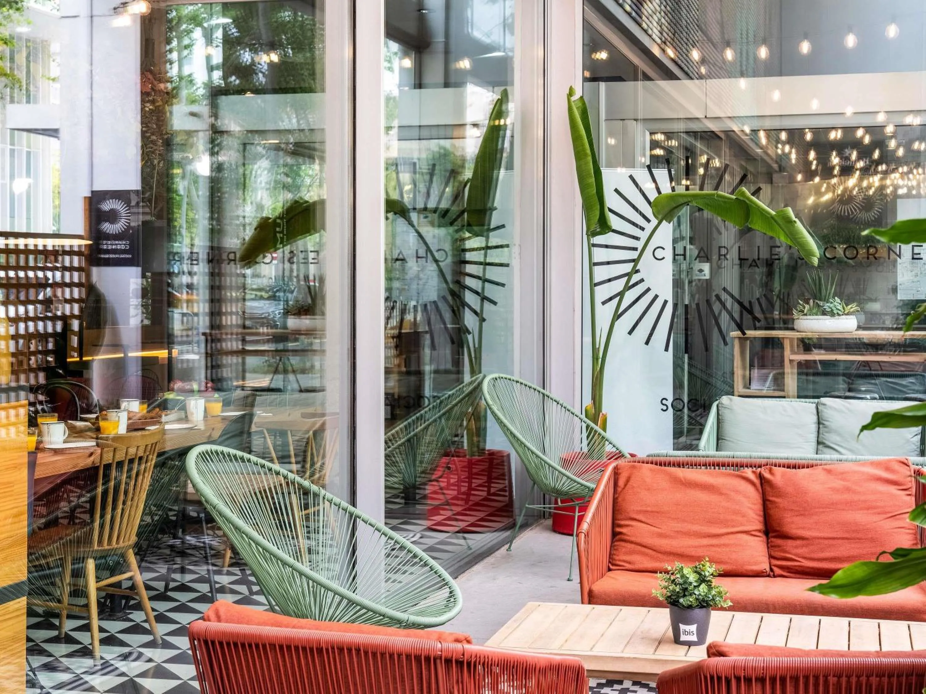 Restaurant/places to eat in Ibis Barcelona Plaza Glòries 22@