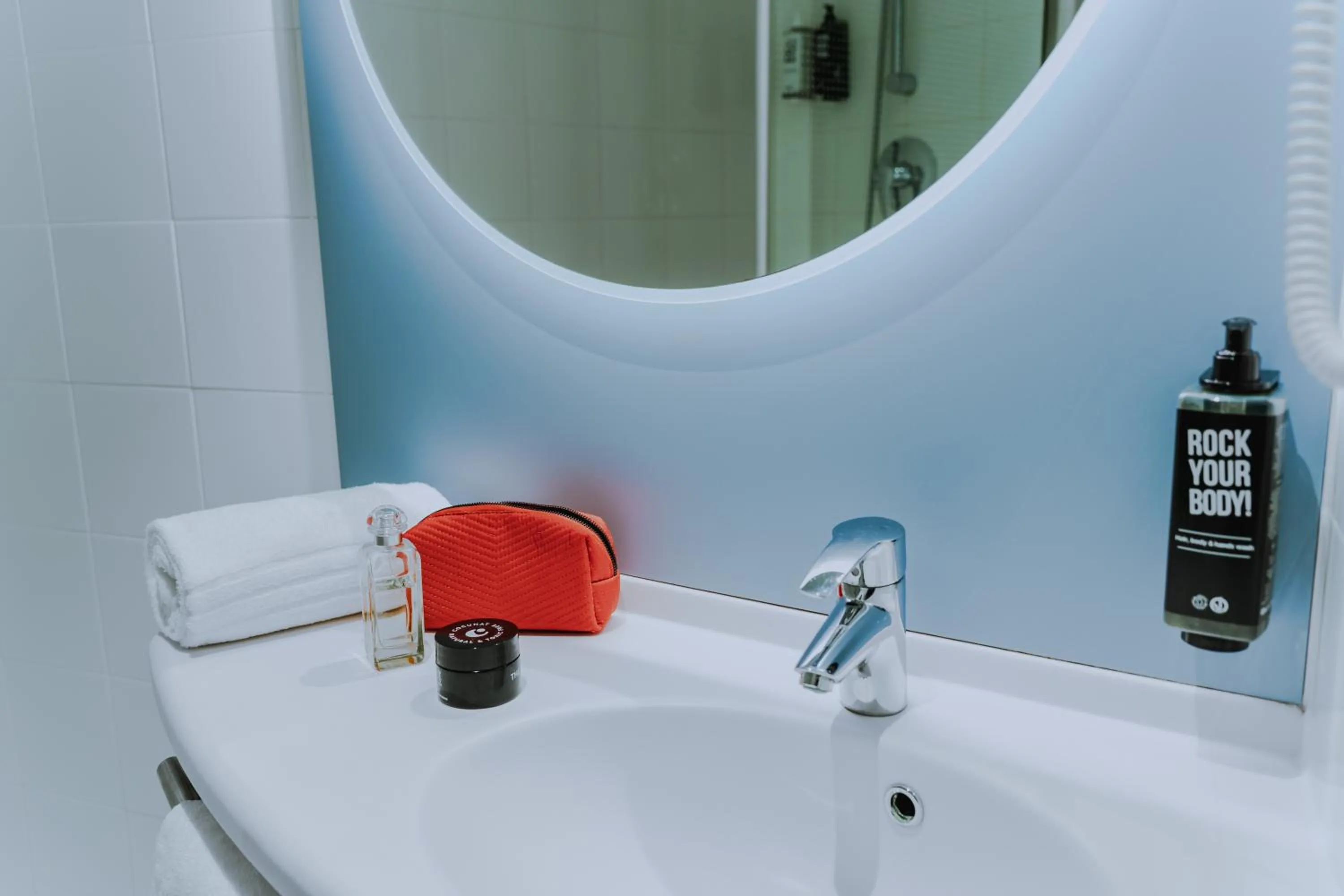 Bathroom in Ibis Barcelona Plaza Glòries 22@