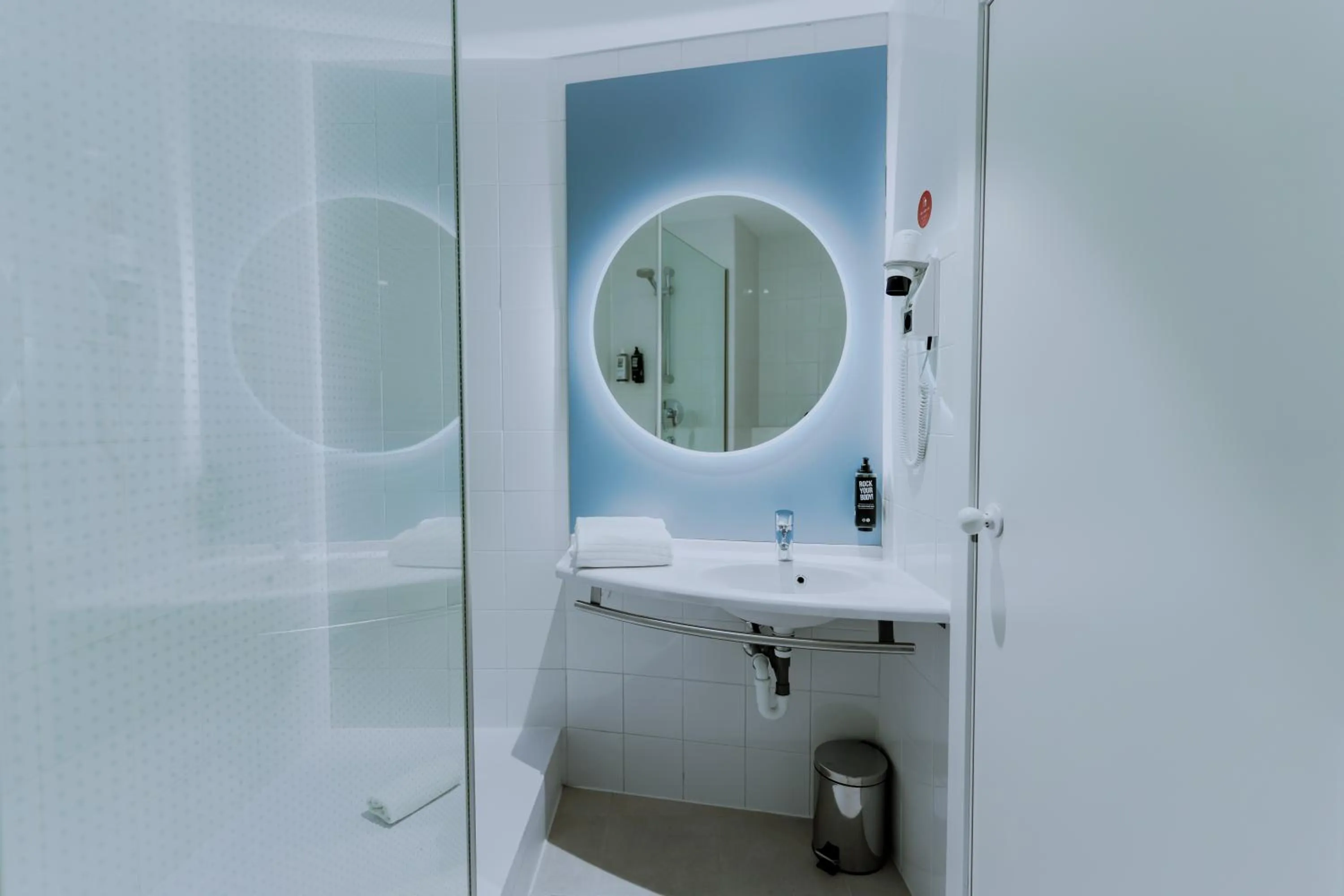 Bathroom in Ibis Barcelona Plaza Glòries 22@