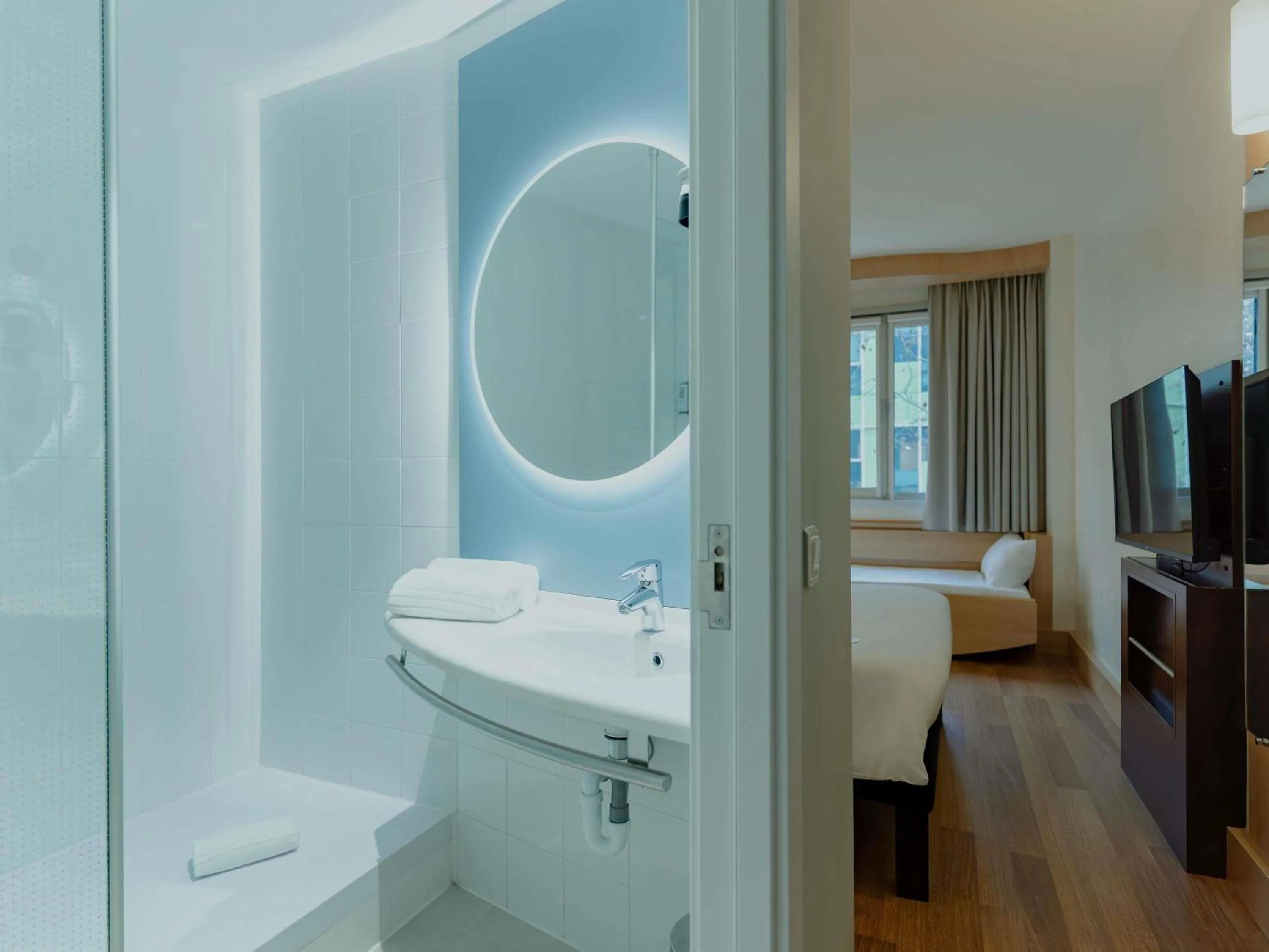 Bedroom, Bed in Ibis Barcelona Plaza Glòries 22@