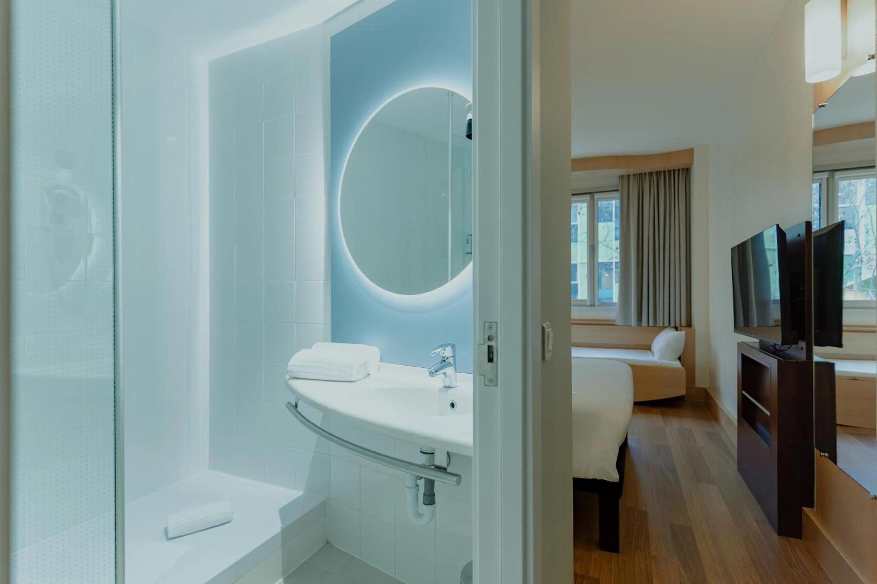 Bathroom in Ibis Barcelona Plaza Glòries 22@