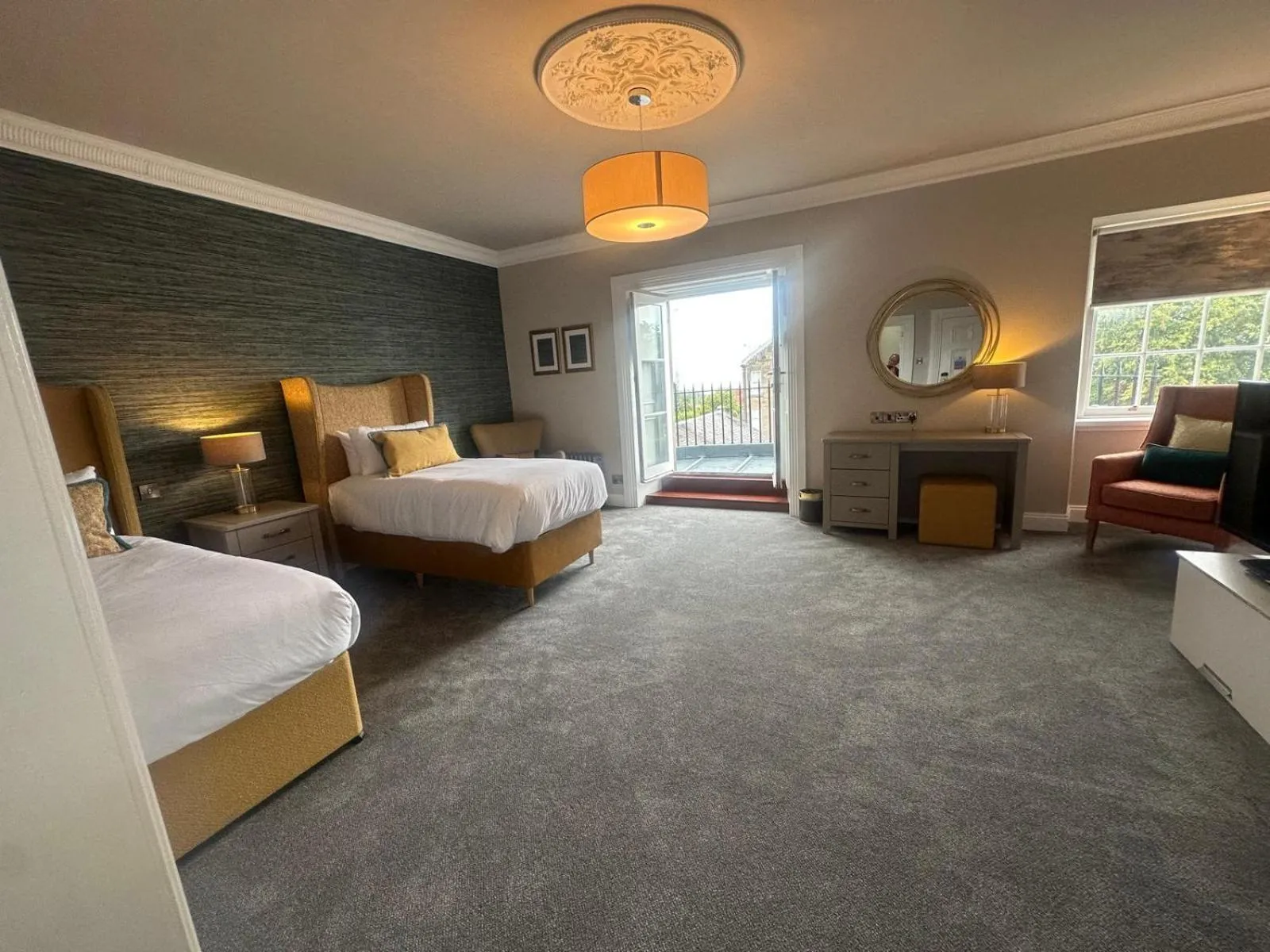 Photo of the whole room, Bed in The Tontine Hotel
