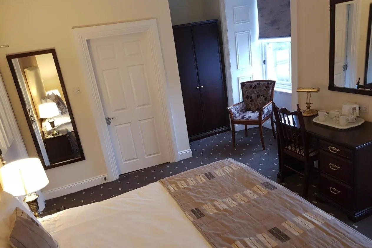 Bedroom, Bed in The Tontine Hotel