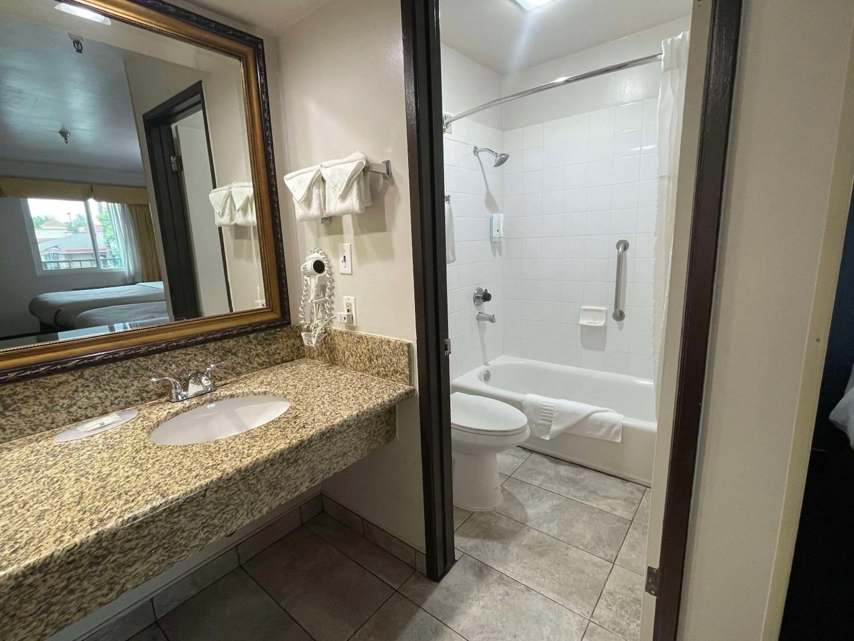 Bedroom in Quality Inn Ontario Airport Convention Center