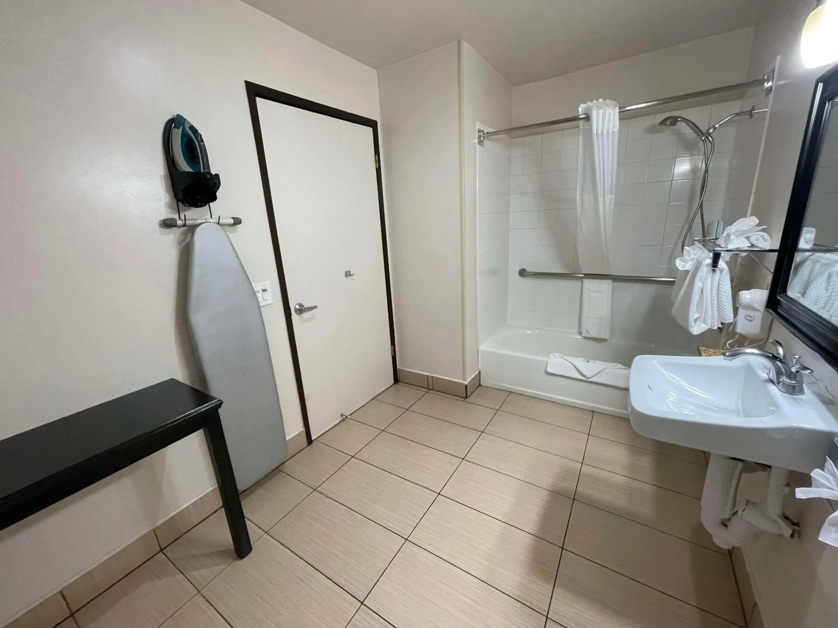 Bedroom in Quality Inn Ontario Airport Convention Center Bedroom in Quality Inn Ontario Airport Convention Center