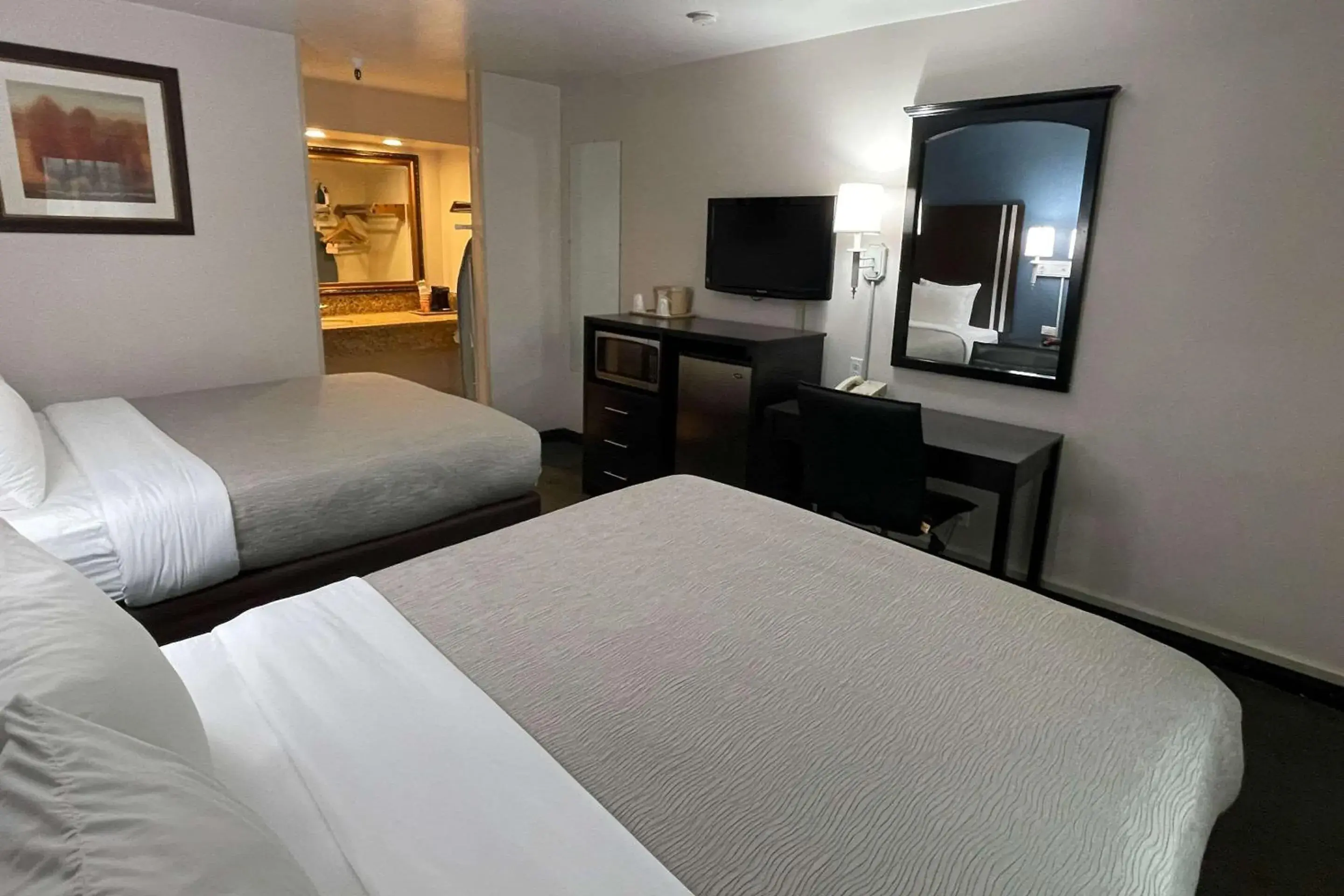 Bedroom, Bed in Quality Inn Ontario Airport Convention Center Bedroom, Bed in Quality Inn Ontario Airport Convention Center