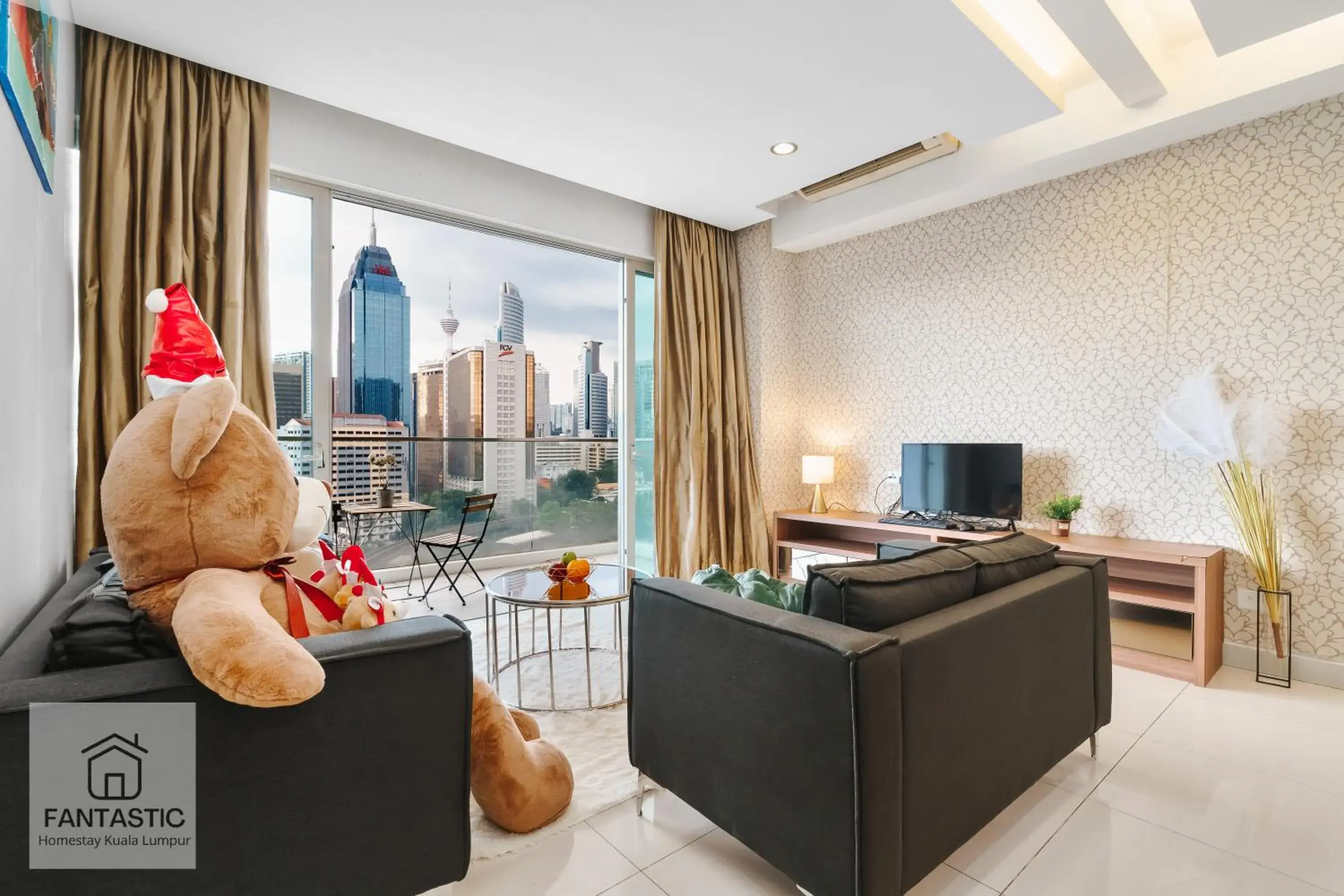 Three-Bedroom Apartment in Regalia Residence at KLCC View Sky Pool by KC Three-Bedroom Apartment in Regalia Residence at KLCC View Sky Pool by KC