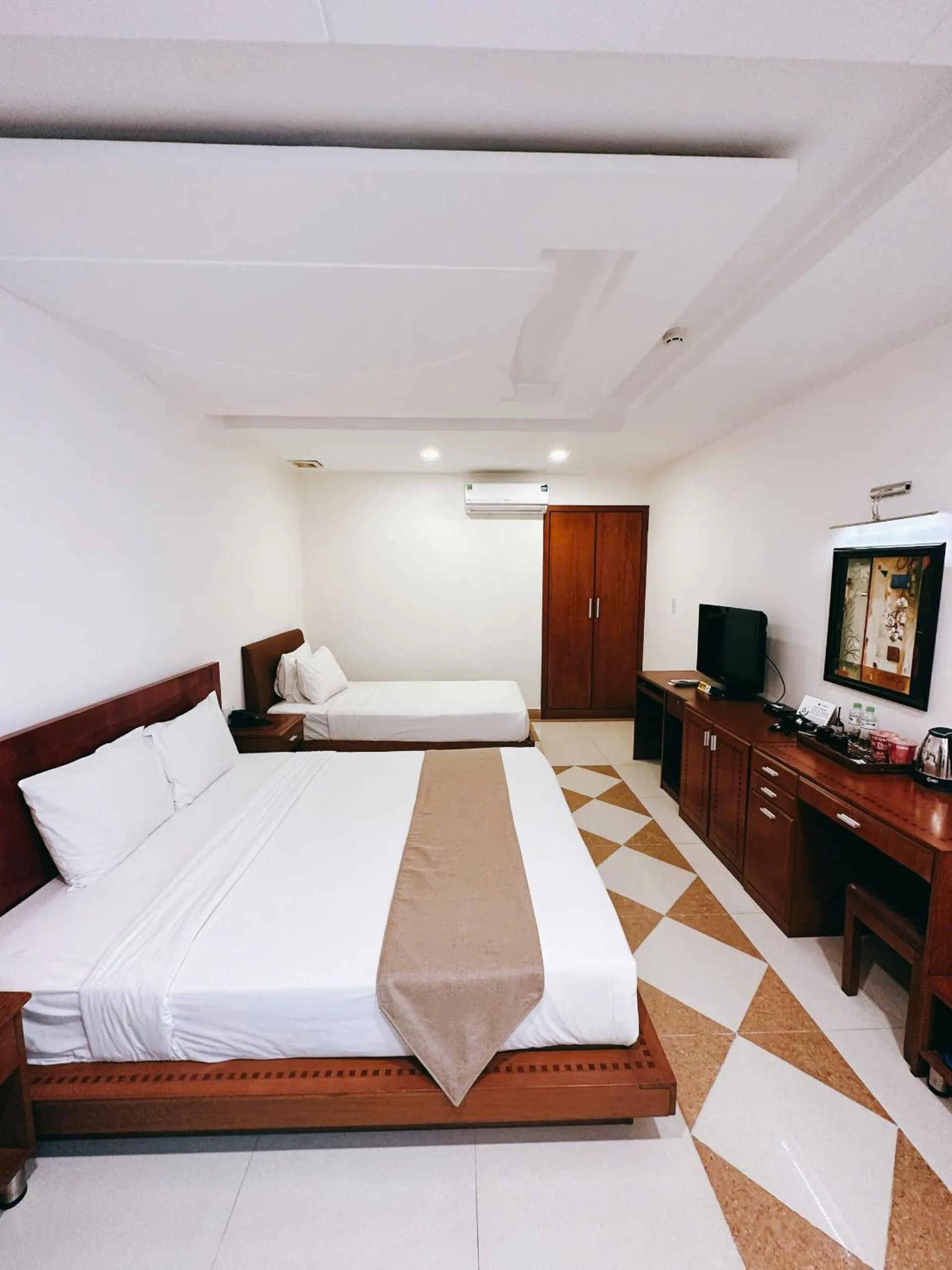 Bed in Tan Hoang Long Hotel