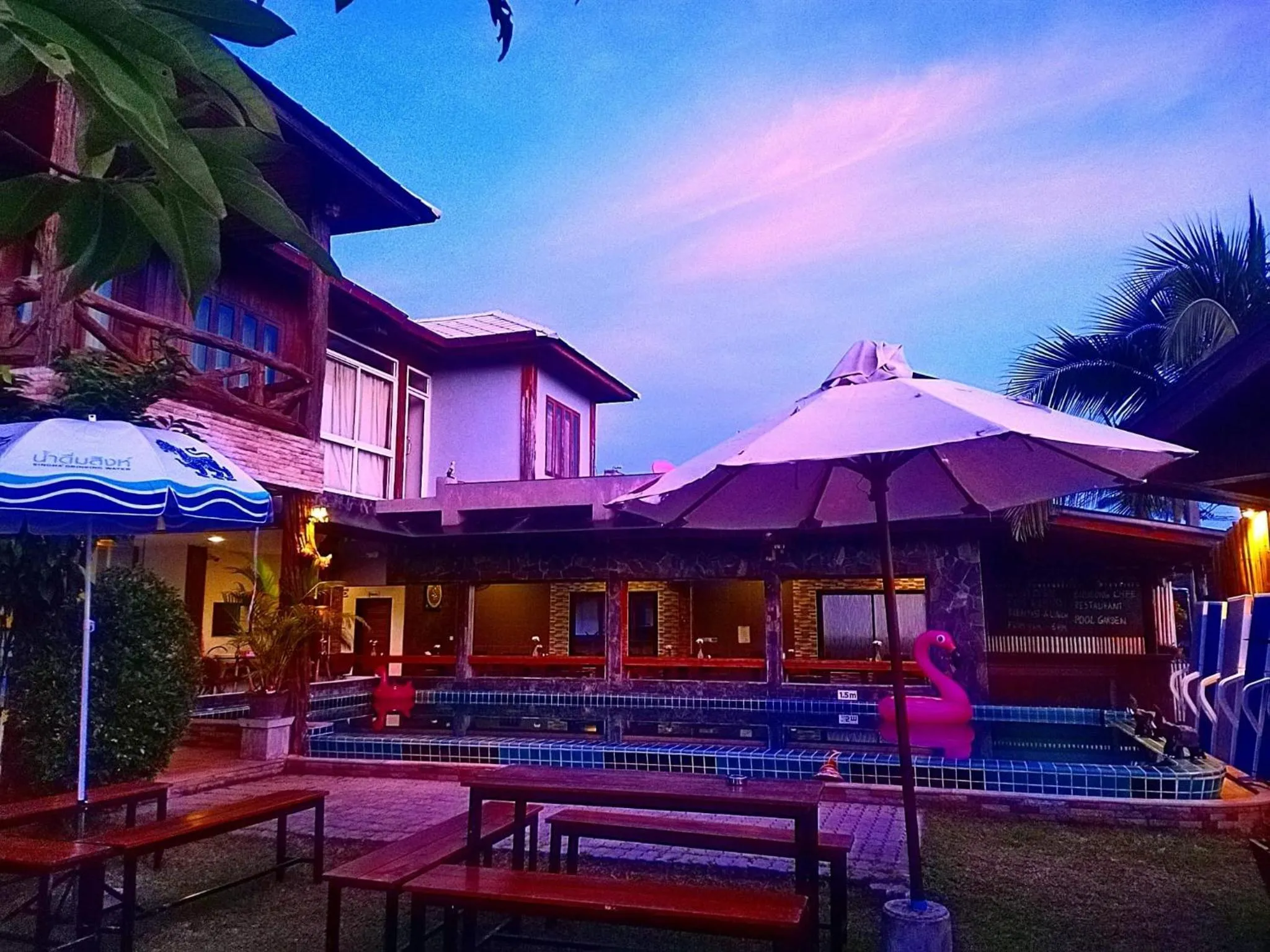 Billabong Hotel and Cafe