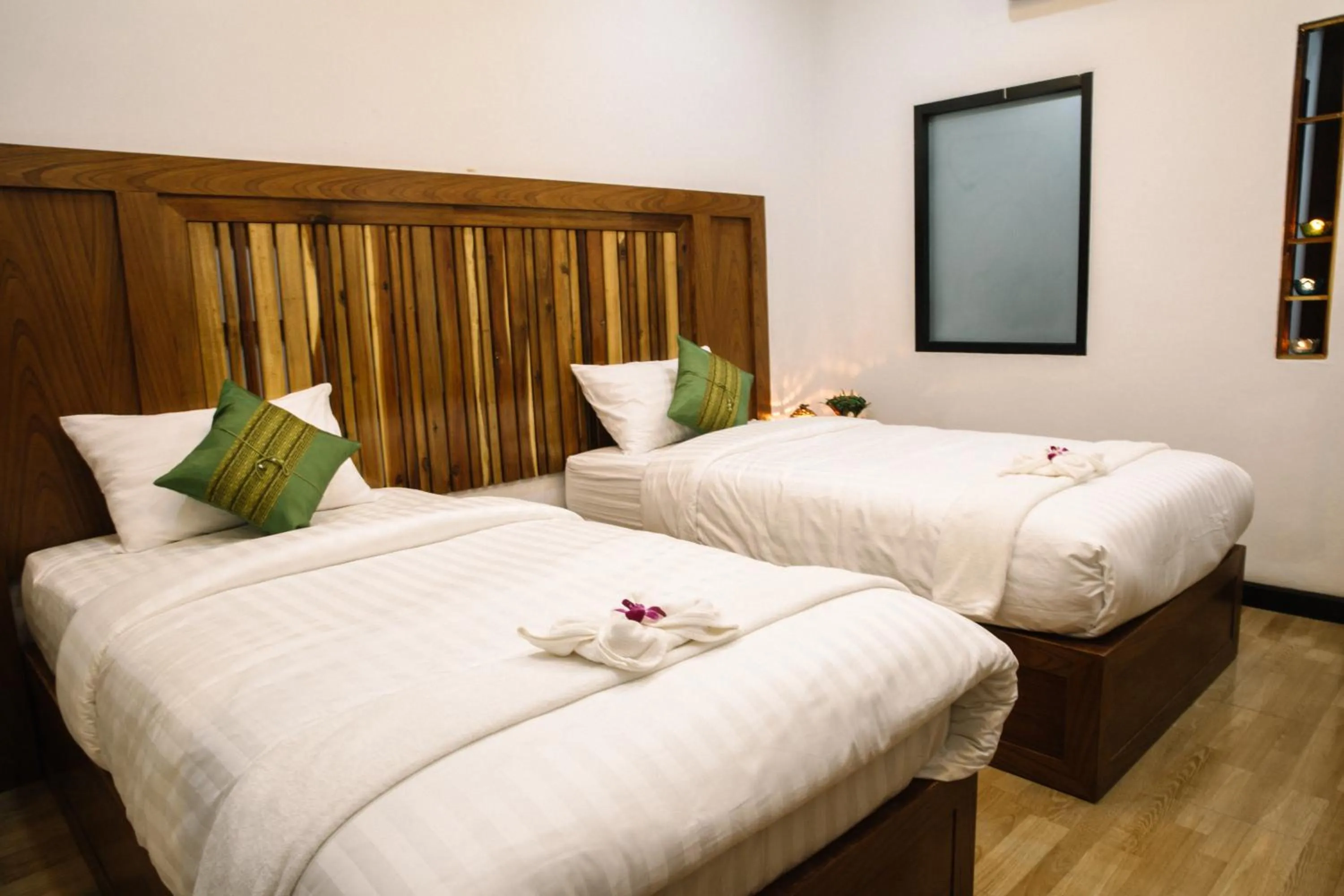 Bed in Billabong Hotel and Cafe