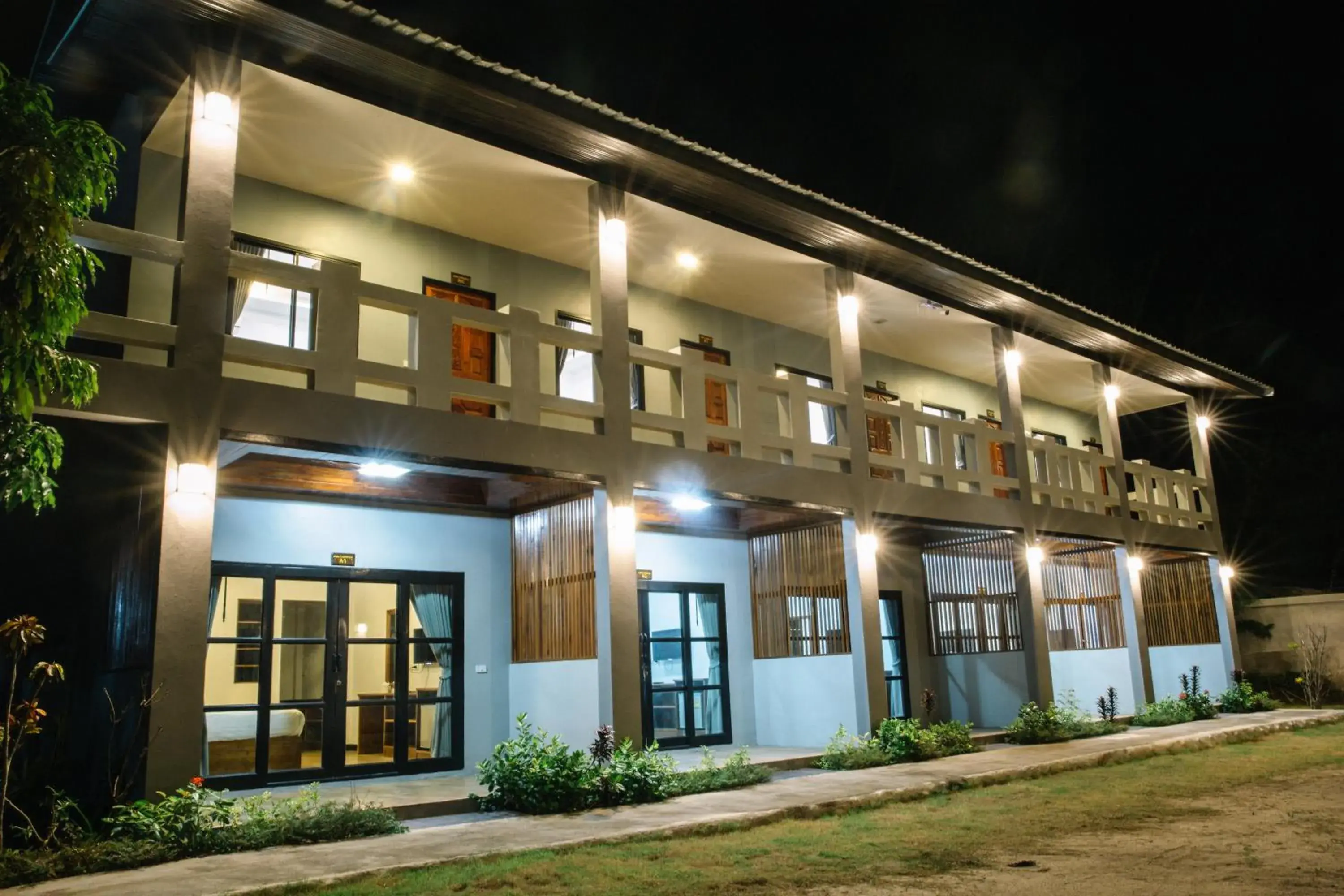 Property building in Billabong Hotel and Cafe Property building in Billabong Hotel and Cafe