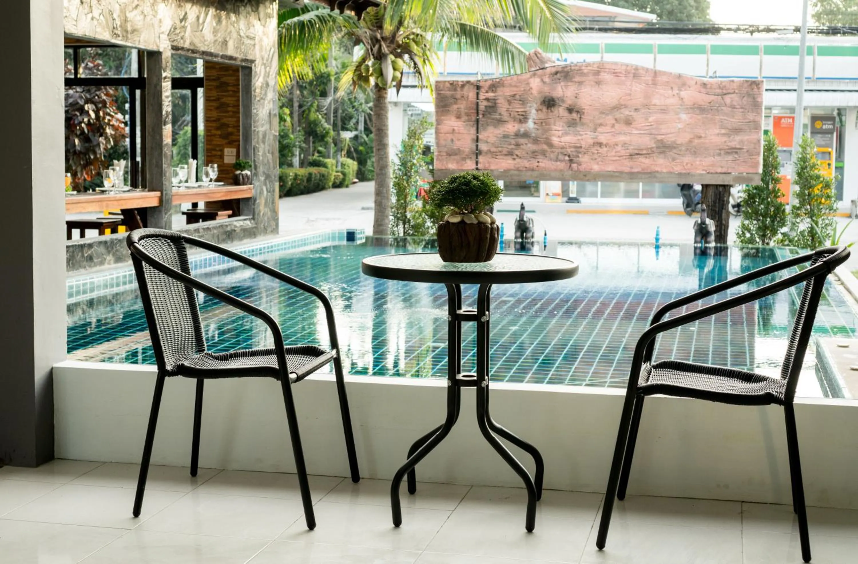 Area and facilities in Billabong Hotel and Cafe