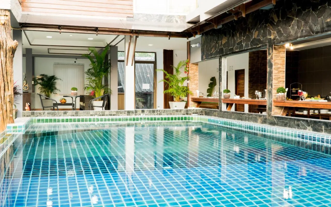 Swimming pool in Billabong Hotel and Cafe