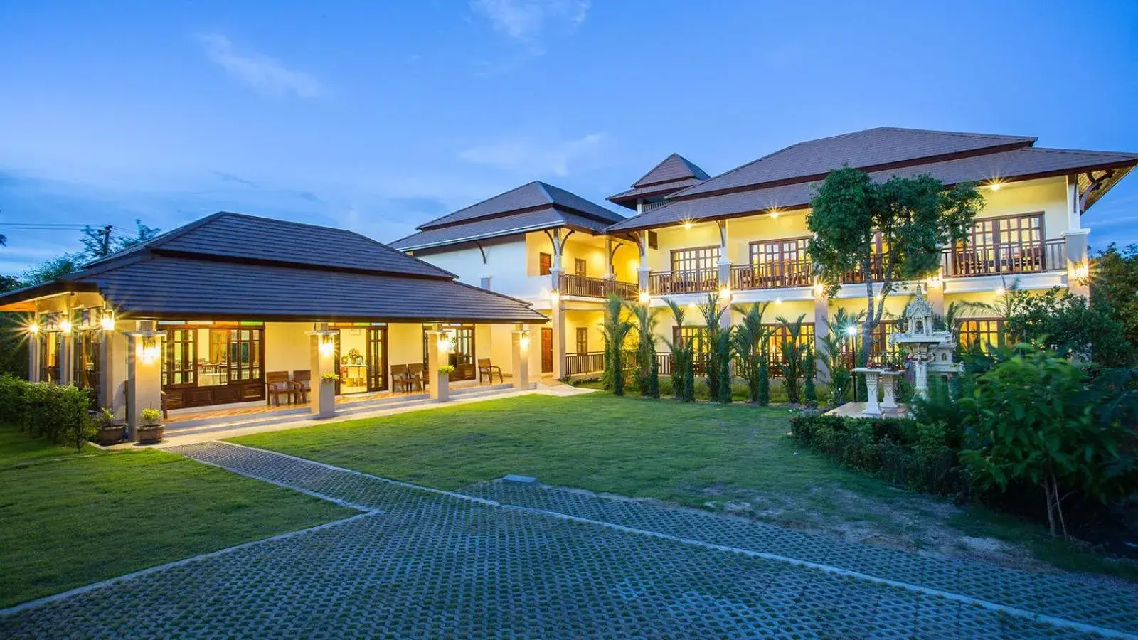 Property Building in Oh Amphawa Boutique Resort