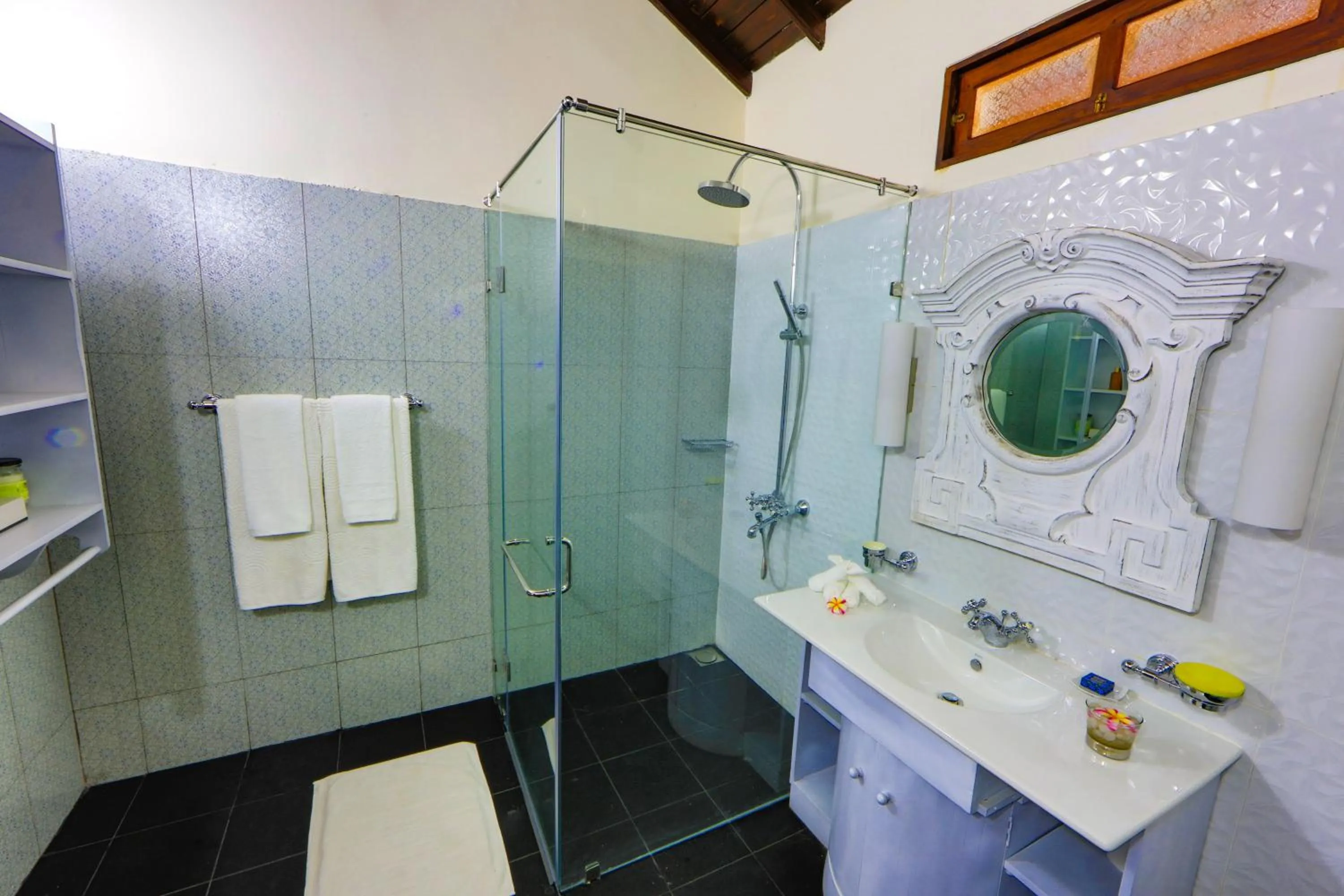 Shower in Satiana Tangalle