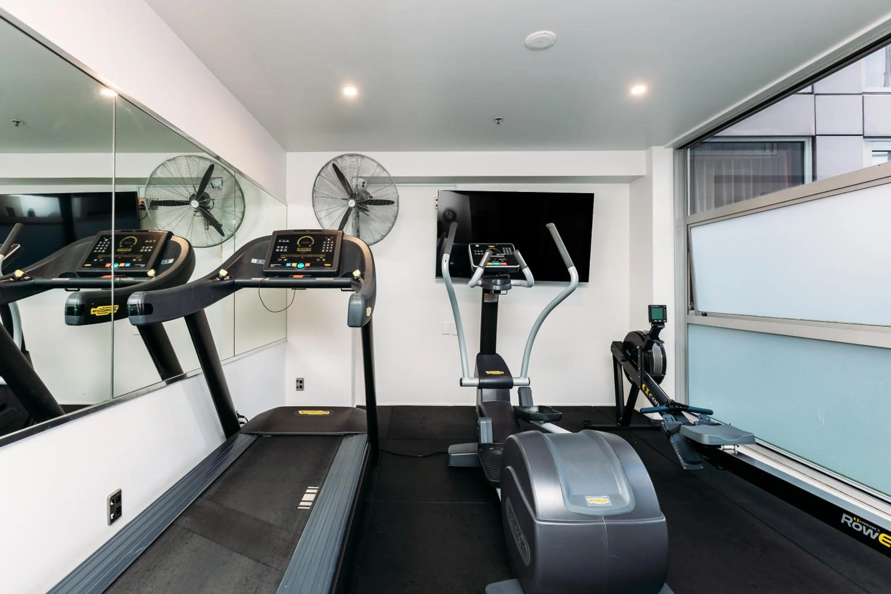 Fitness centre/facilities in Naumi Hotel Wellington