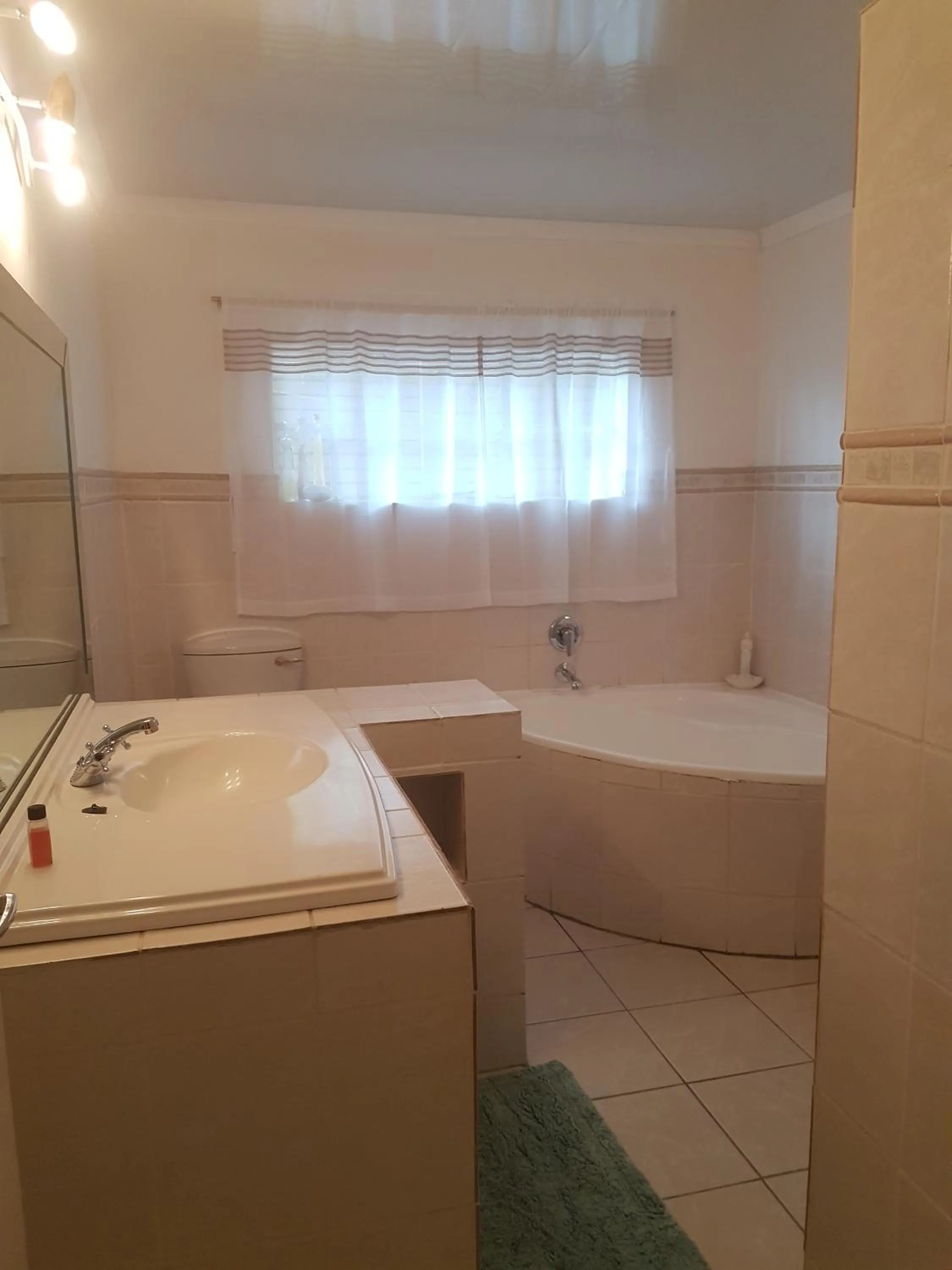 Bathroom in Amberlight Self Catering Accommodation