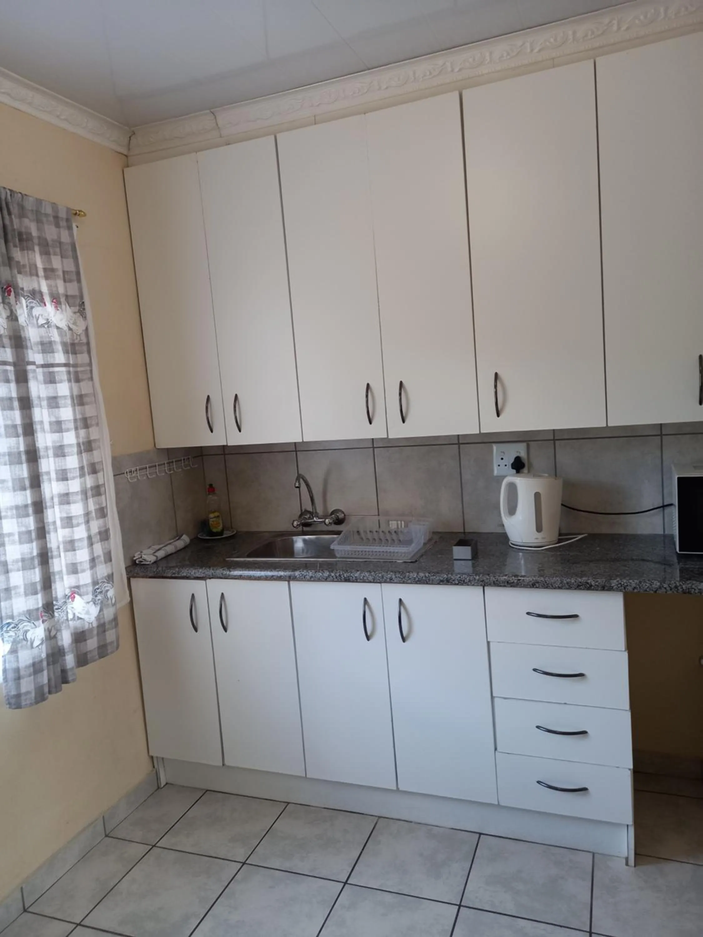 Kitchen or kitchenette in Amberlight Self Catering Accommodation