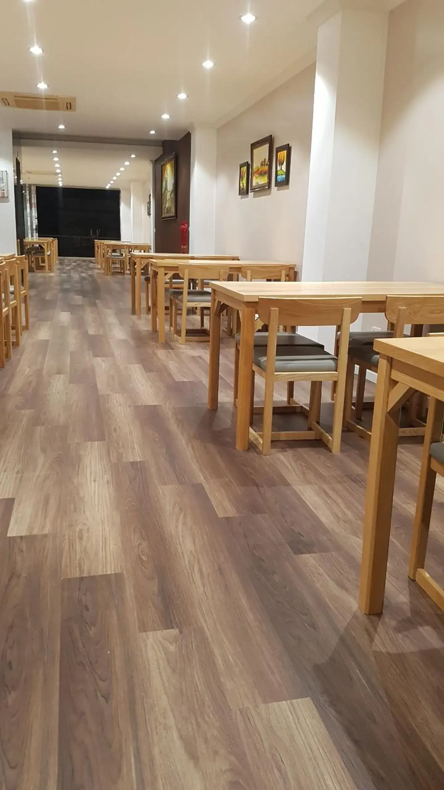 Restaurant/places to eat in The Queen Hotel Ninh Binh Restaurant/places to eat in The Queen Hotel Ninh Binh