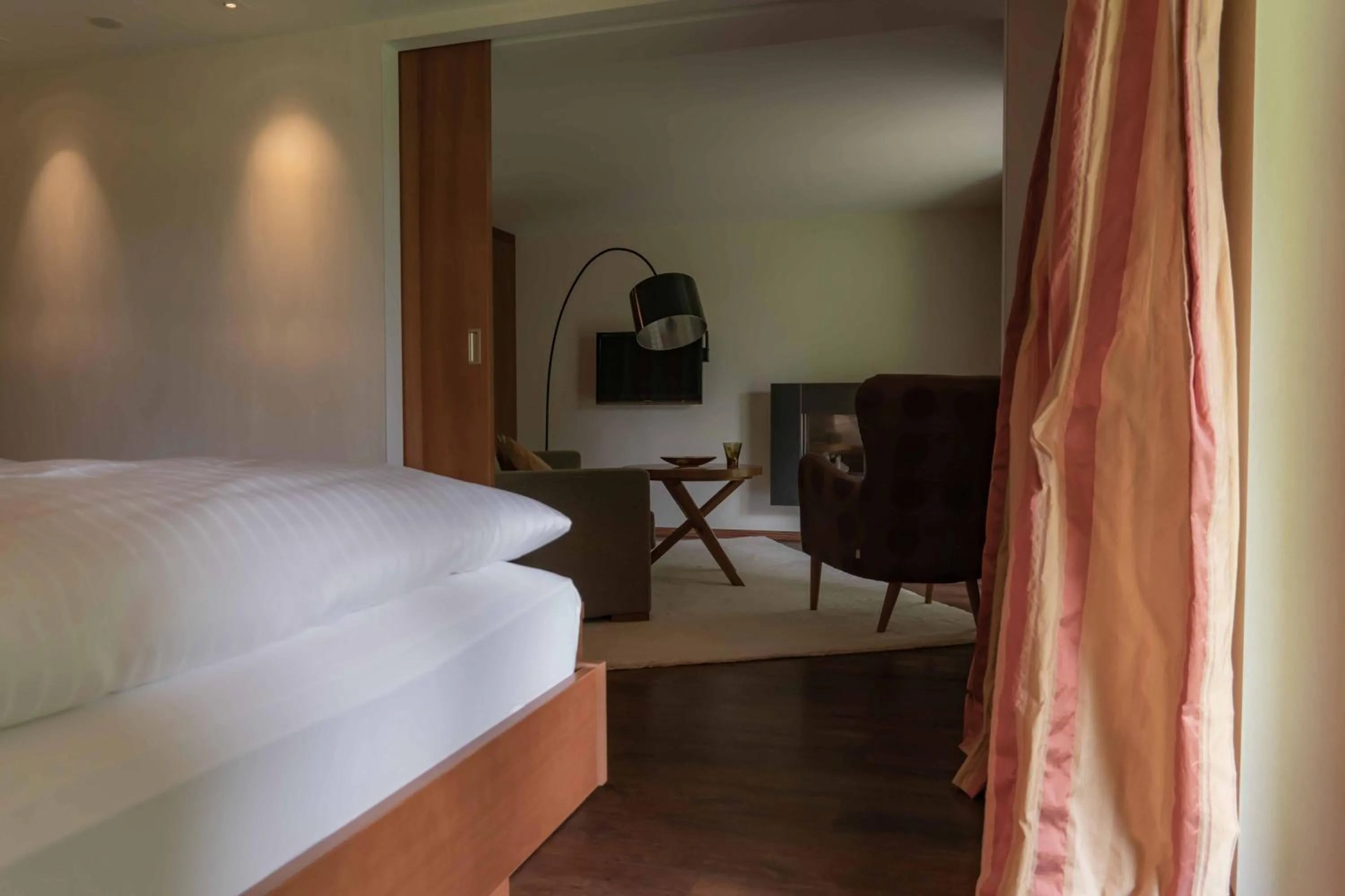 Bed in Heimspitze - Alpenhotel SKI-IN & Wirtshaus