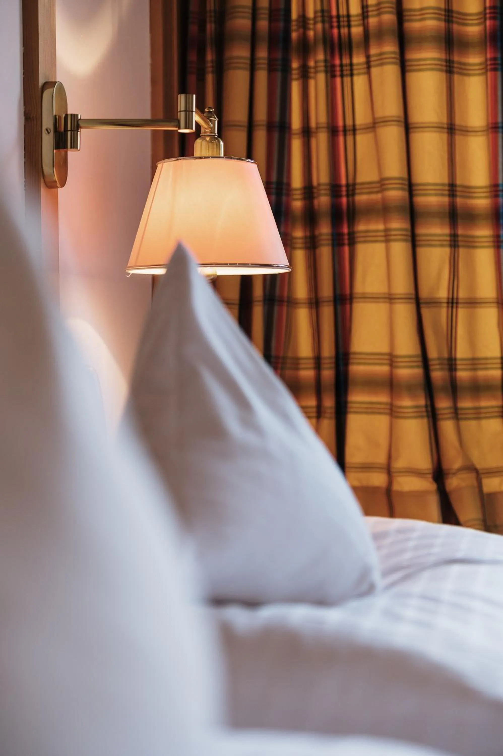 Bed in Heimspitze - Alpenhotel SKI-IN & Wirtshaus