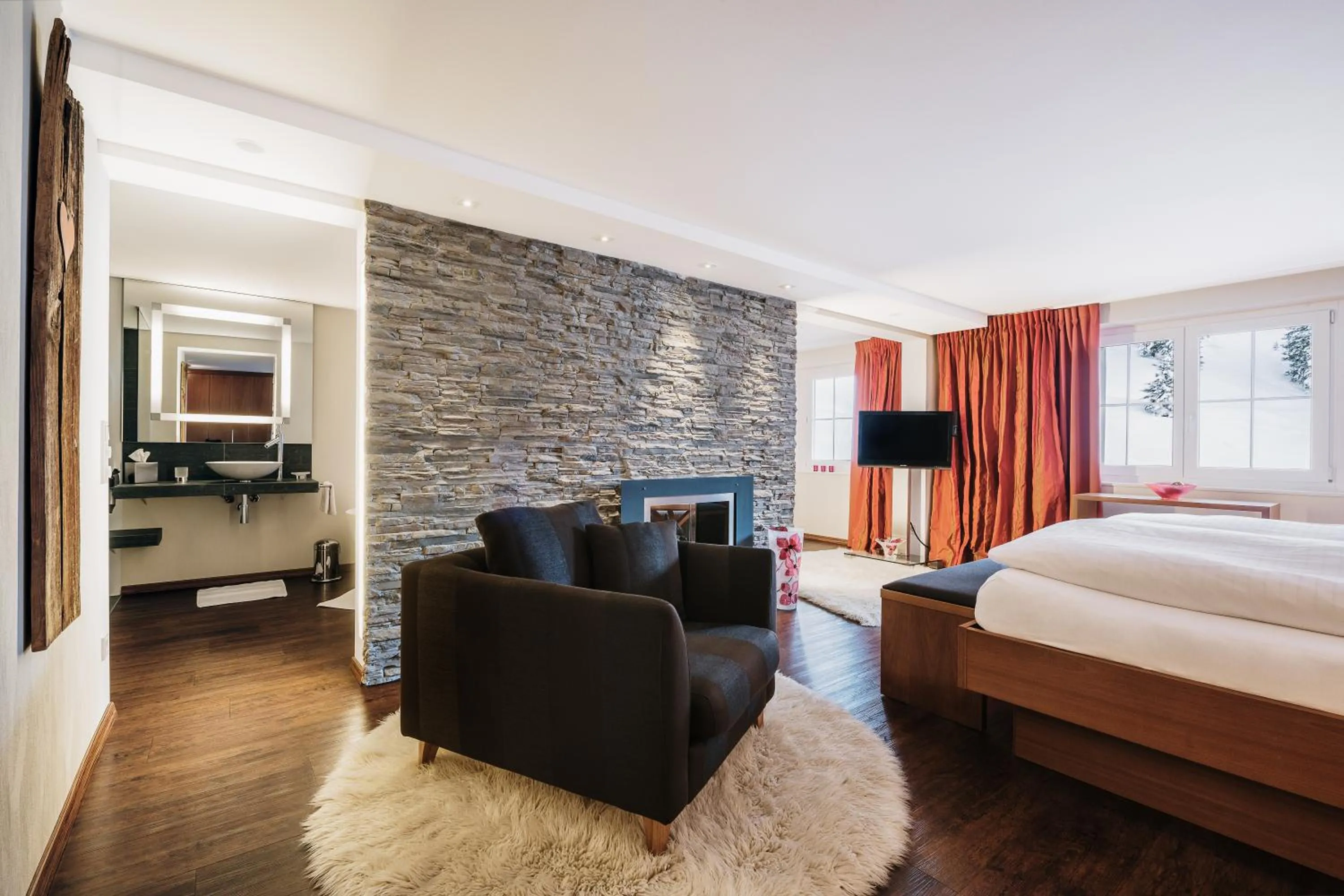 Photo of the whole room, Bed in Heimspitze - Alpenhotel SKI-IN & Wirtshaus