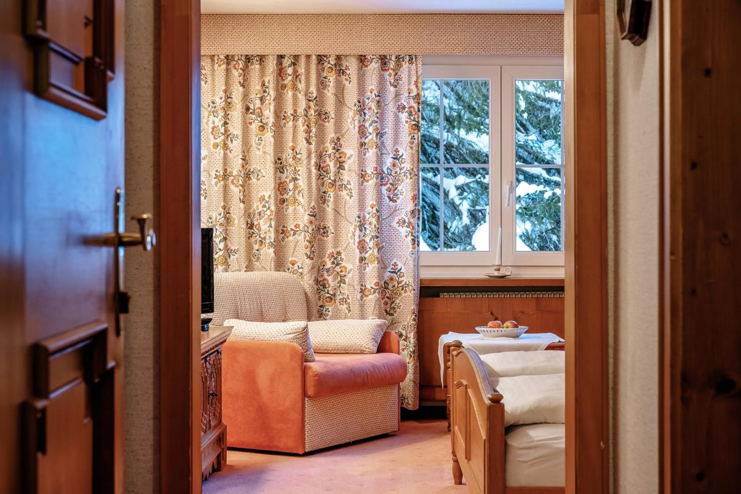 Living room, Bed in Heimspitze - Alpenhotel SKI-IN & Wirtshaus