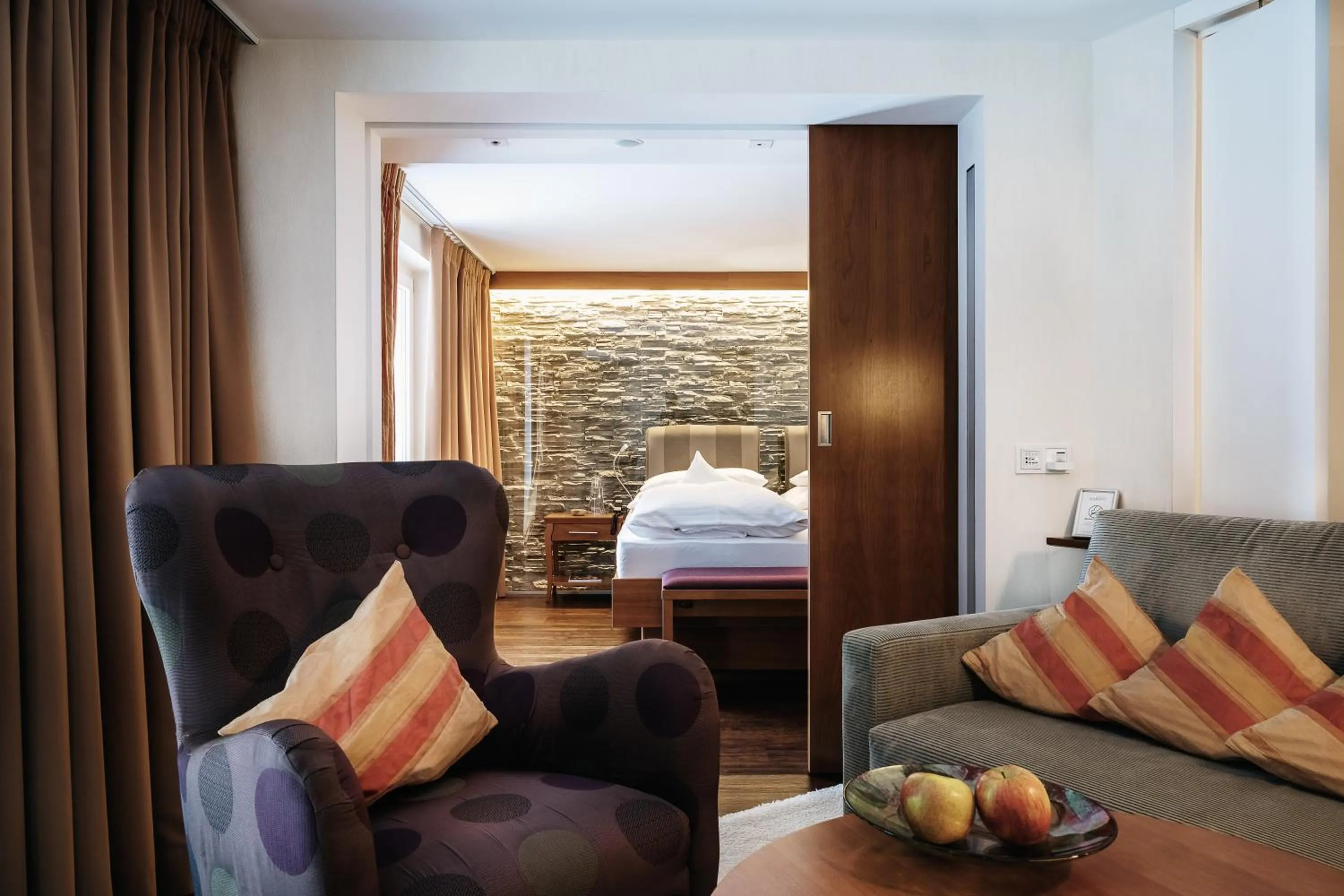 Living room, Bed in Heimspitze - Alpenhotel SKI-IN & Wirtshaus