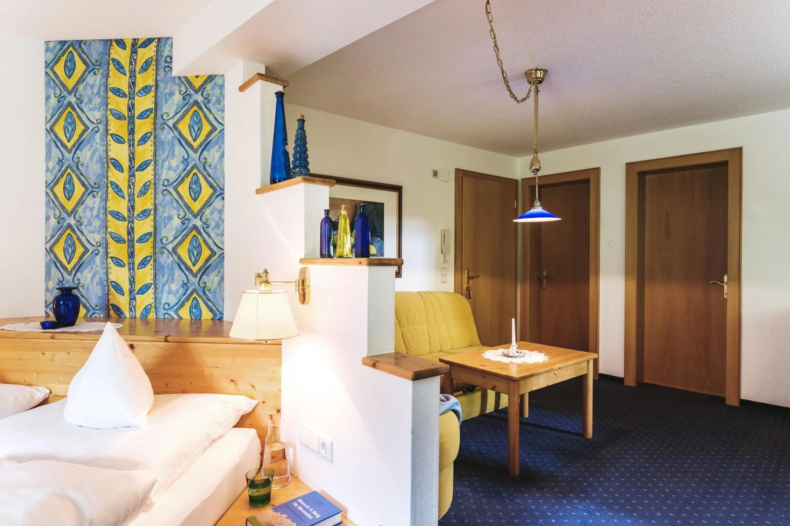 Living room, Bed in Heimspitze - Alpenhotel SKI-IN & Wirtshaus