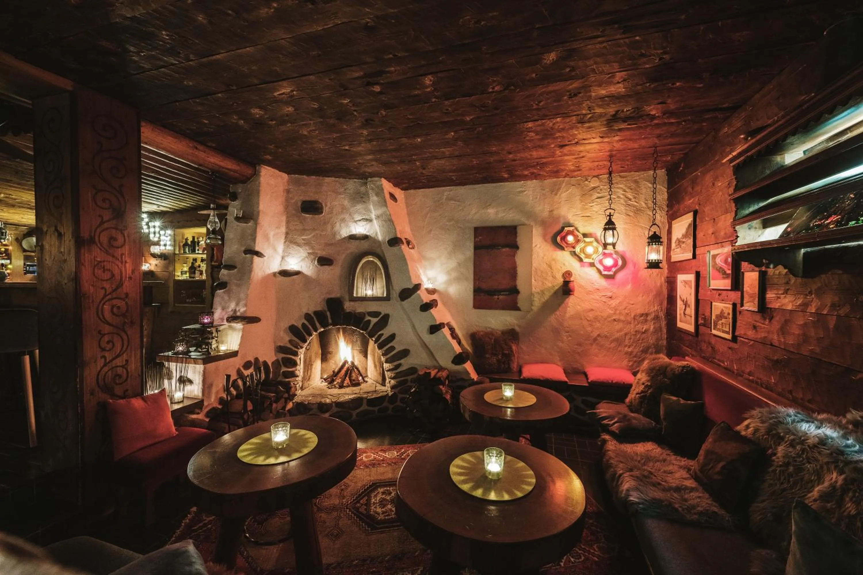 Lounge or bar in Heimspitze - Alpenhotel SKI-IN & Wirtshaus