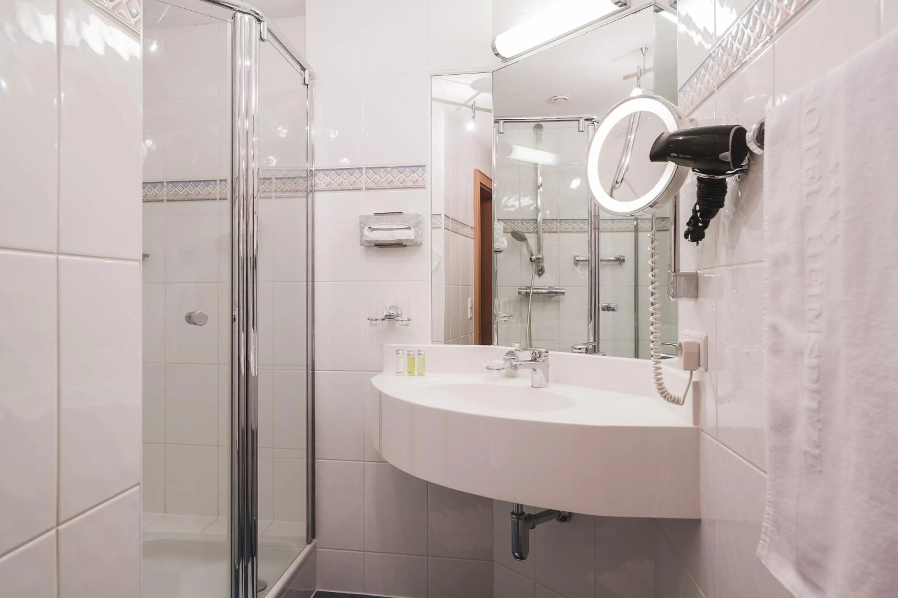 Bathroom in Heimspitze - Alpenhotel SKI-IN & Wirtshaus