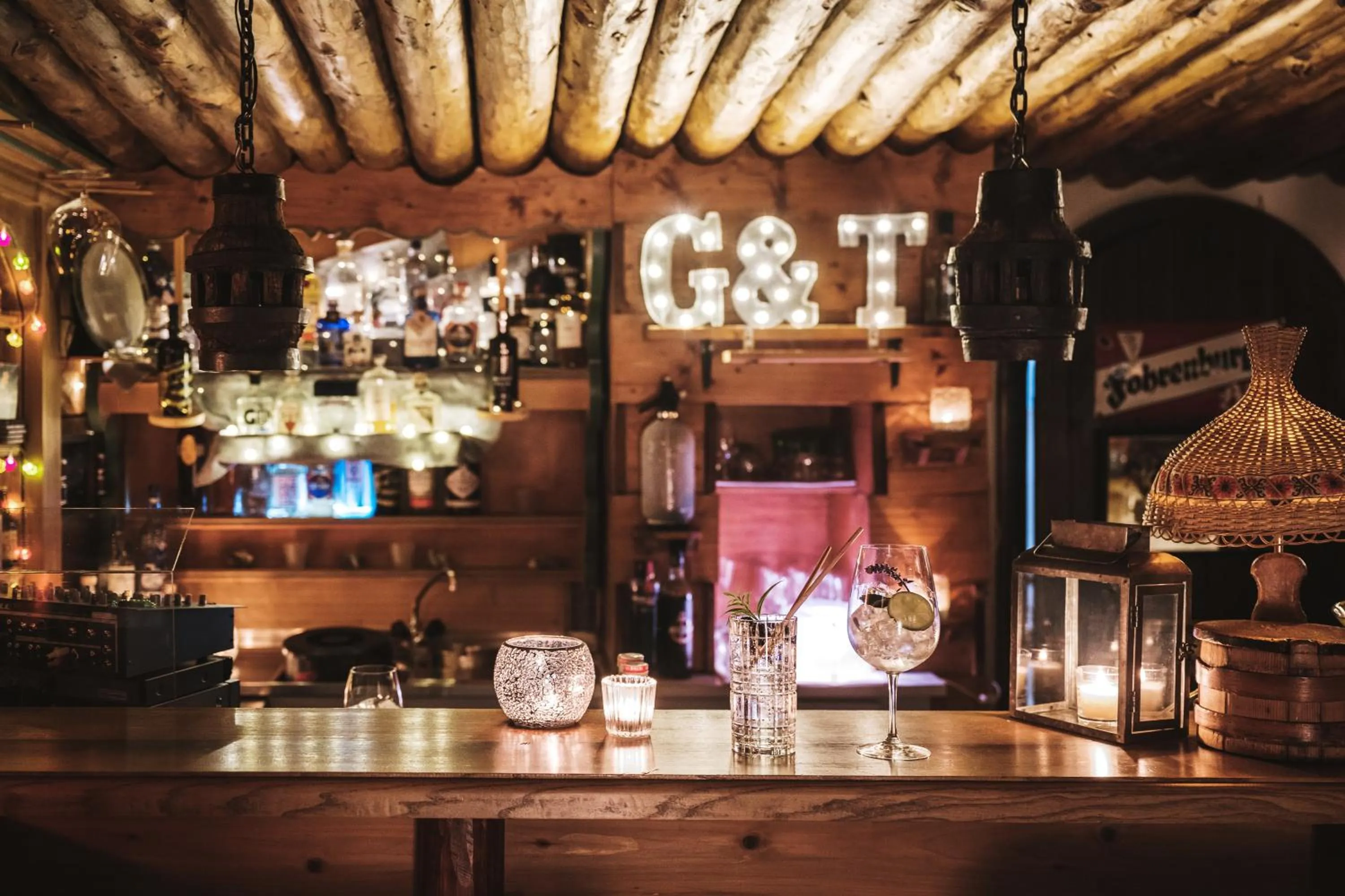 Lounge or bar in Heimspitze - Alpenhotel SKI-IN & Wirtshaus