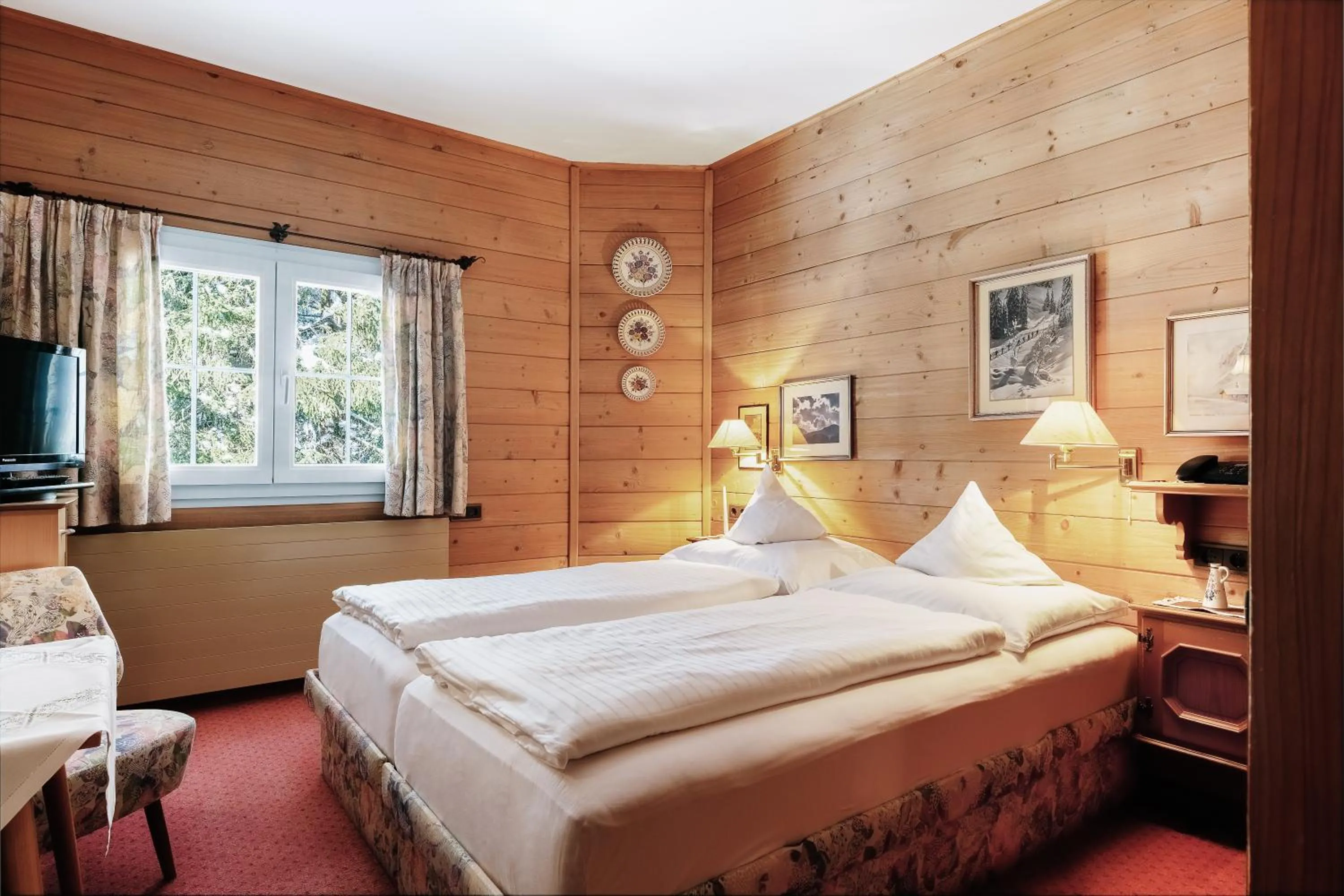 Bed in Heimspitze - Alpenhotel SKI-IN & Wirtshaus