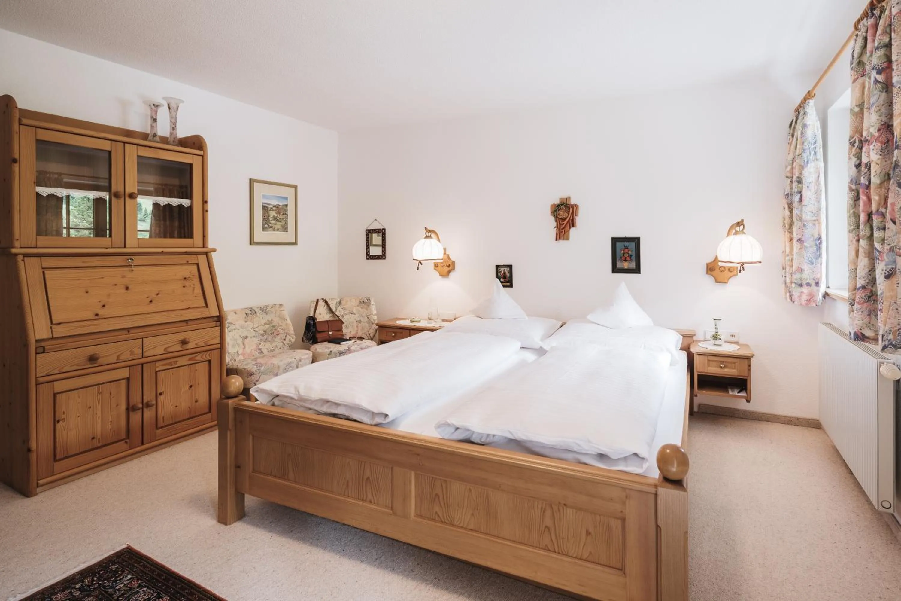 Bed in Heimspitze - Alpenhotel SKI-IN & Wirtshaus