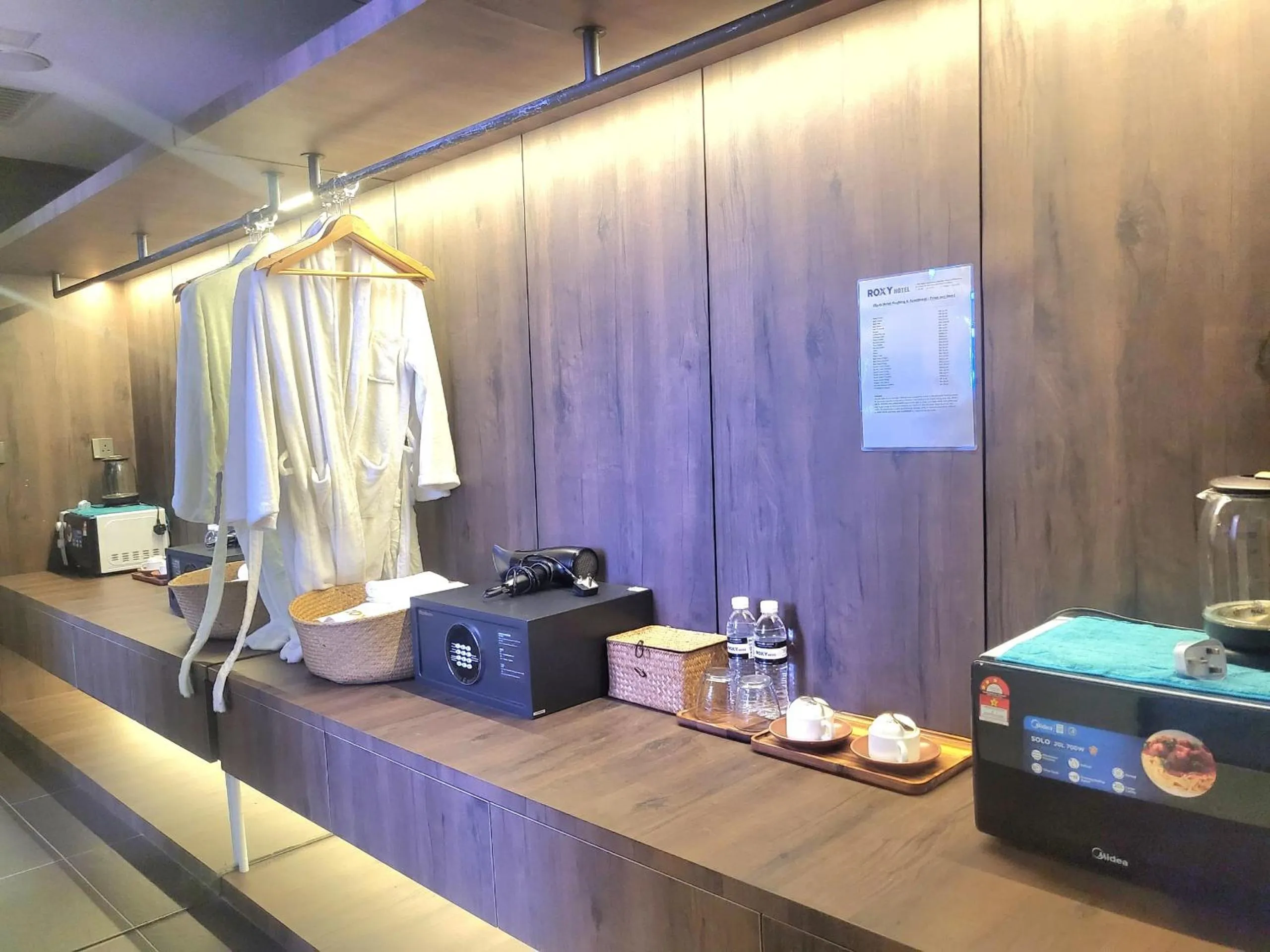 hair dryier in Roxy Hotel & Apartments