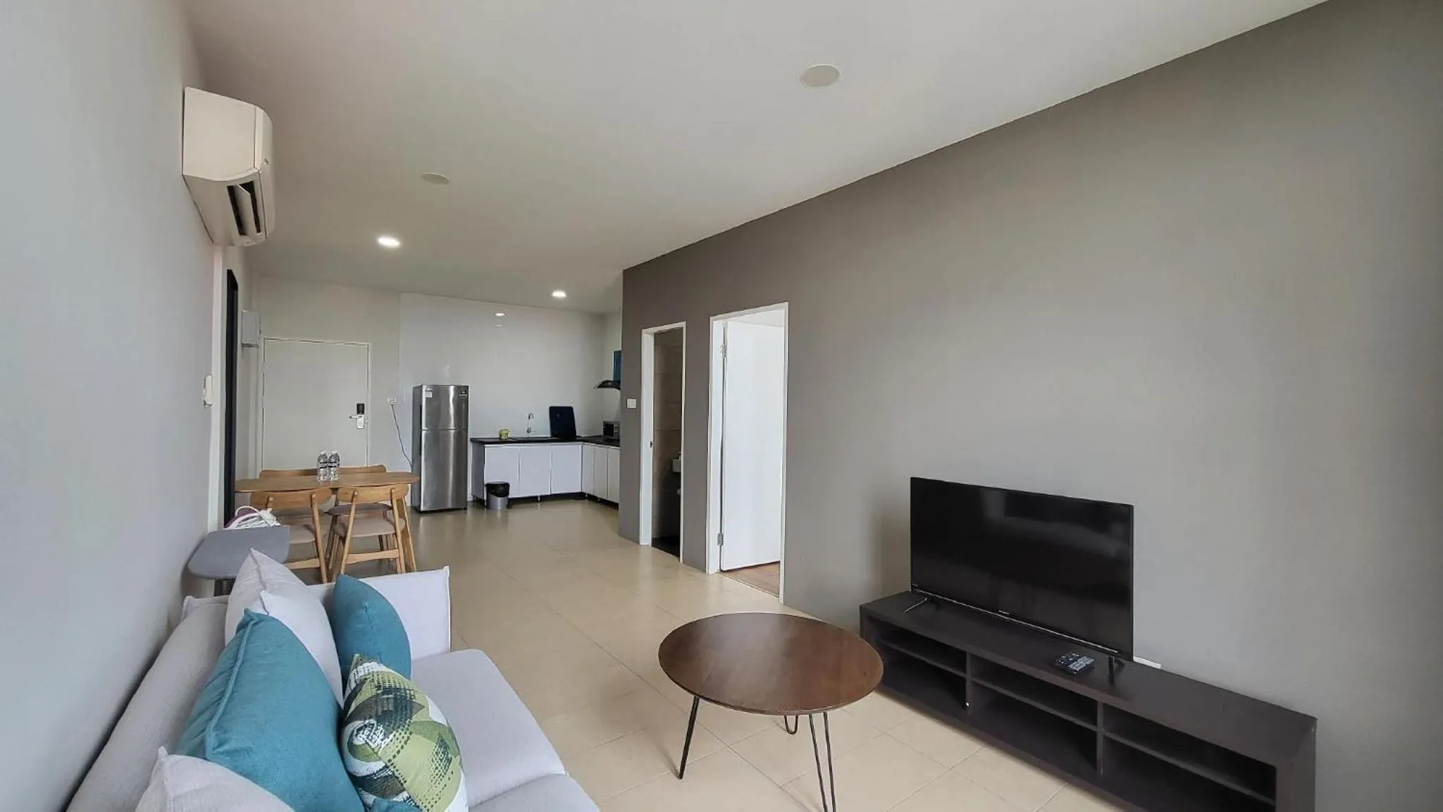 Communal lounge/ TV room in Roxy Hotel & Apartments