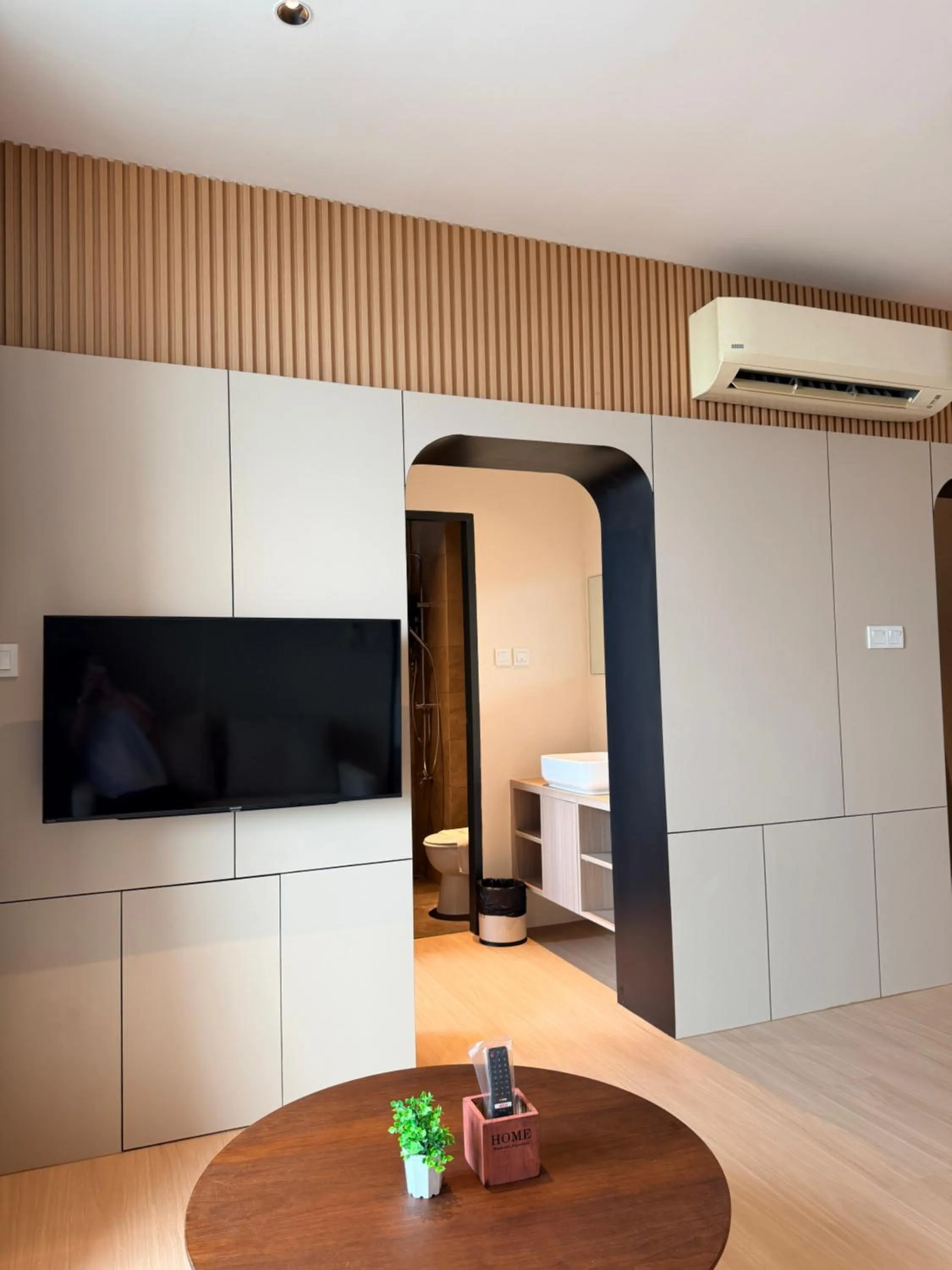 TV and multimedia in Roxy Hotel & Apartments