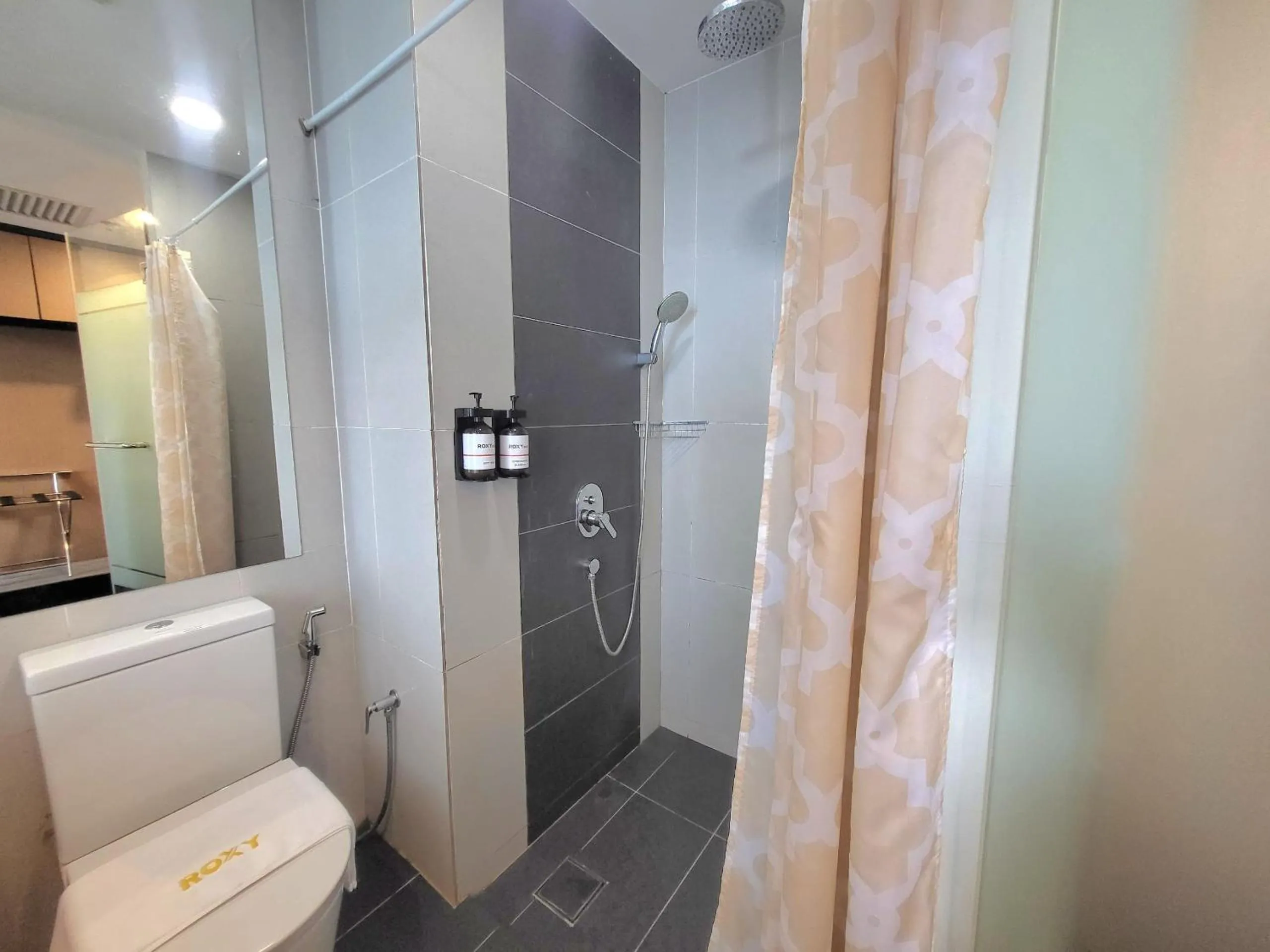 Shower in Roxy Hotel & Apartments