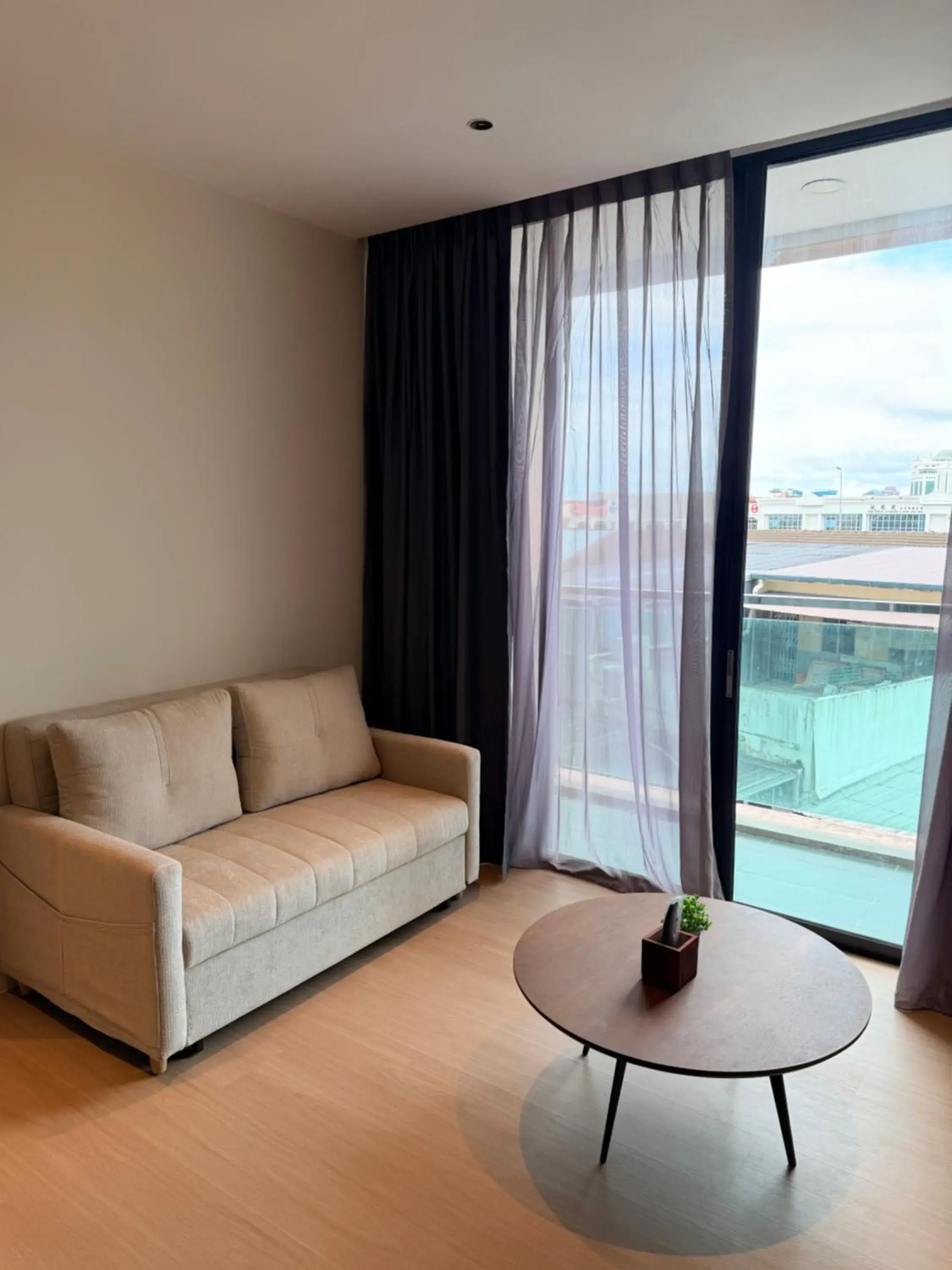 Living room in Roxy Hotel & Apartments Living room in Roxy Hotel & Apartments