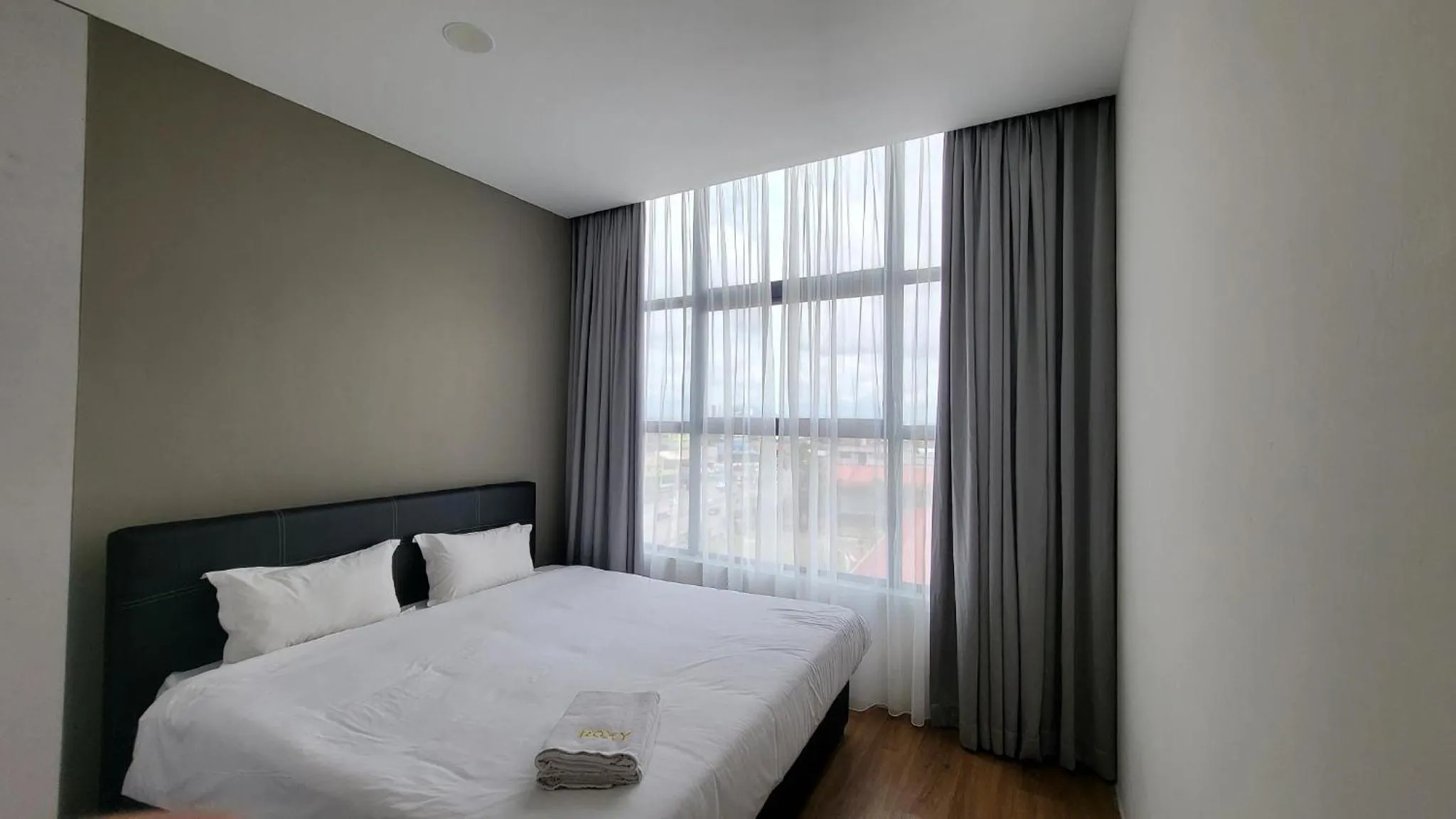 Bed in Roxy Hotel & Apartments