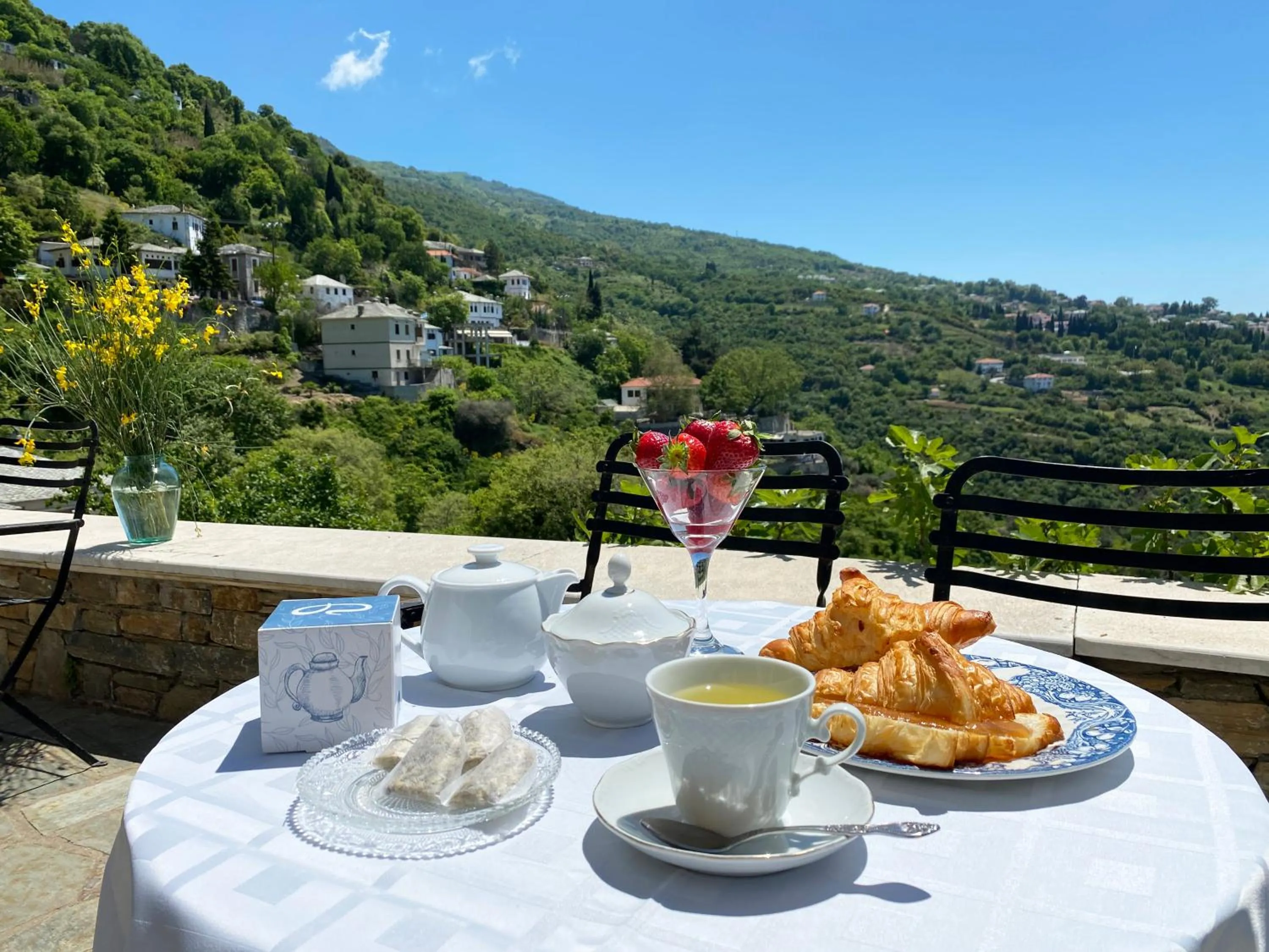 Breakfast in Archontika Karamarlis