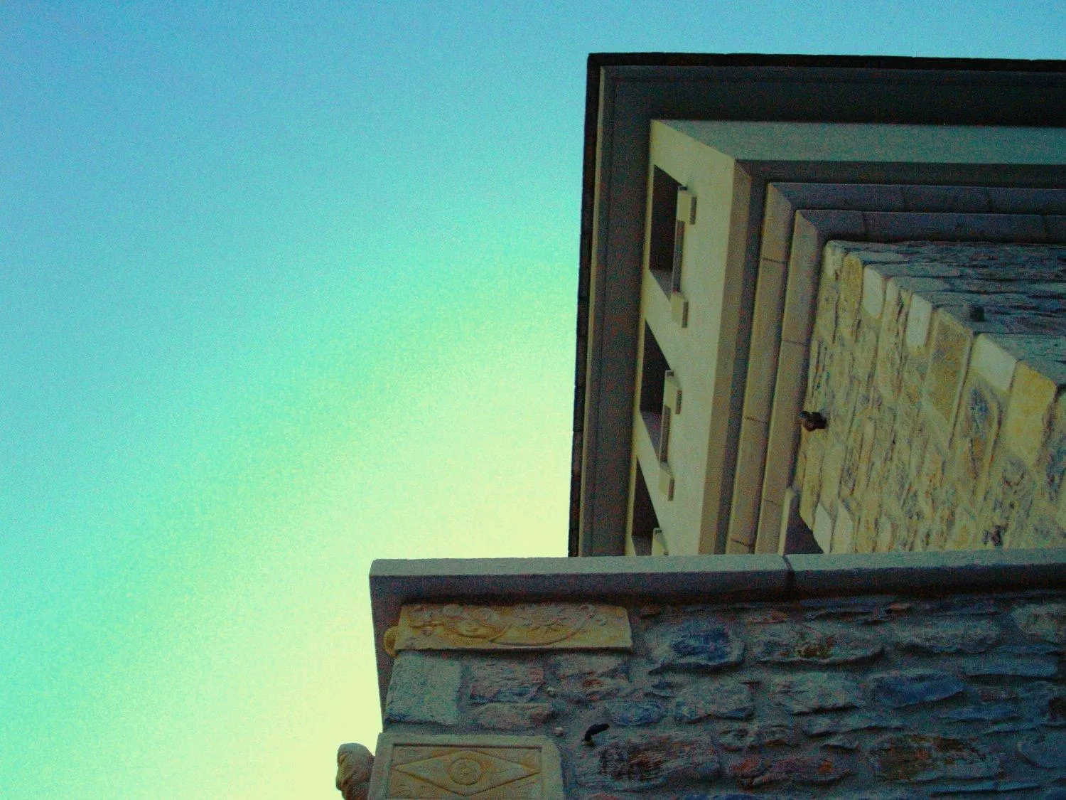 Facade/entrance in Archontika Karamarlis