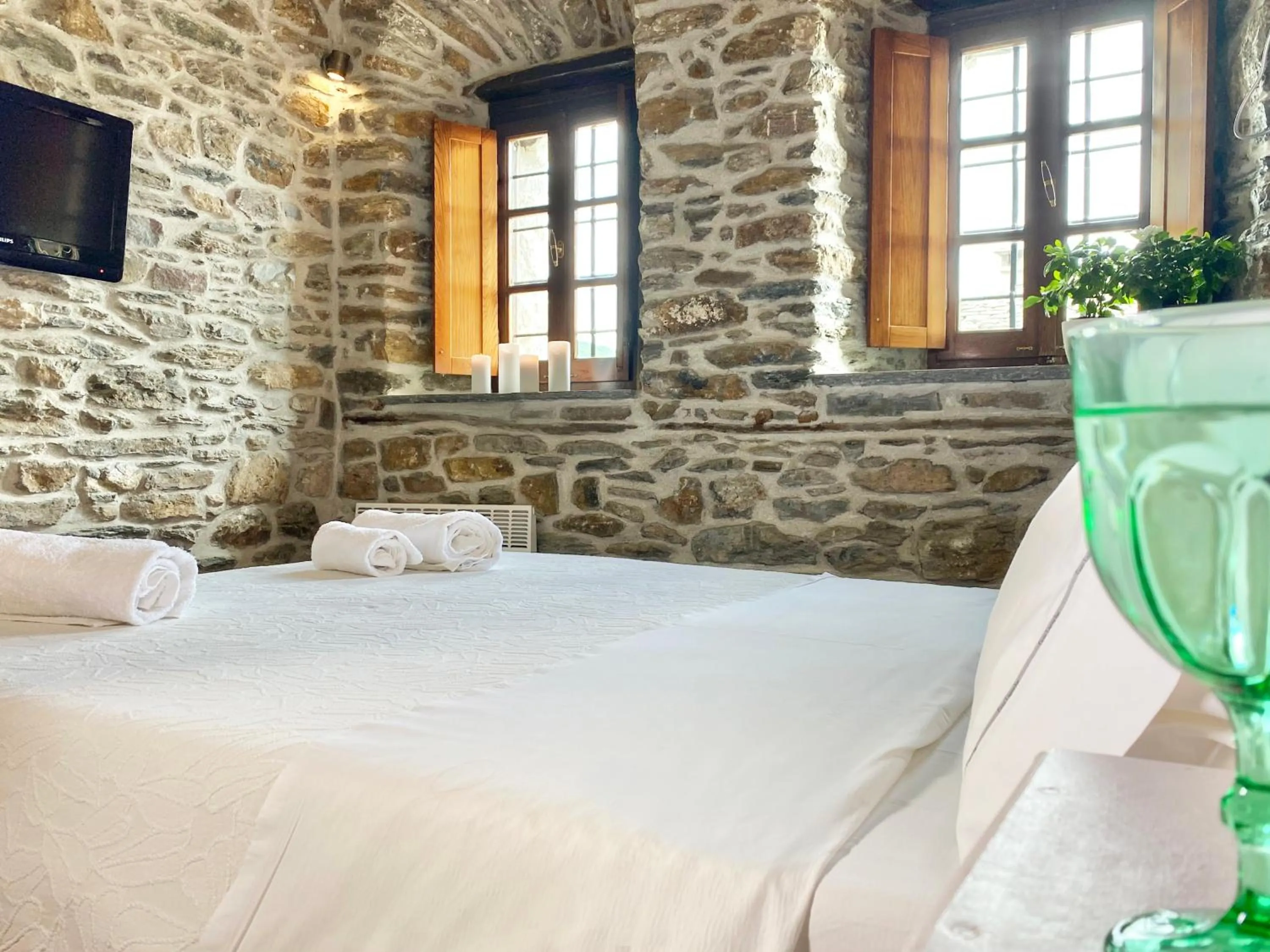 Bed in Archontika Karamarlis