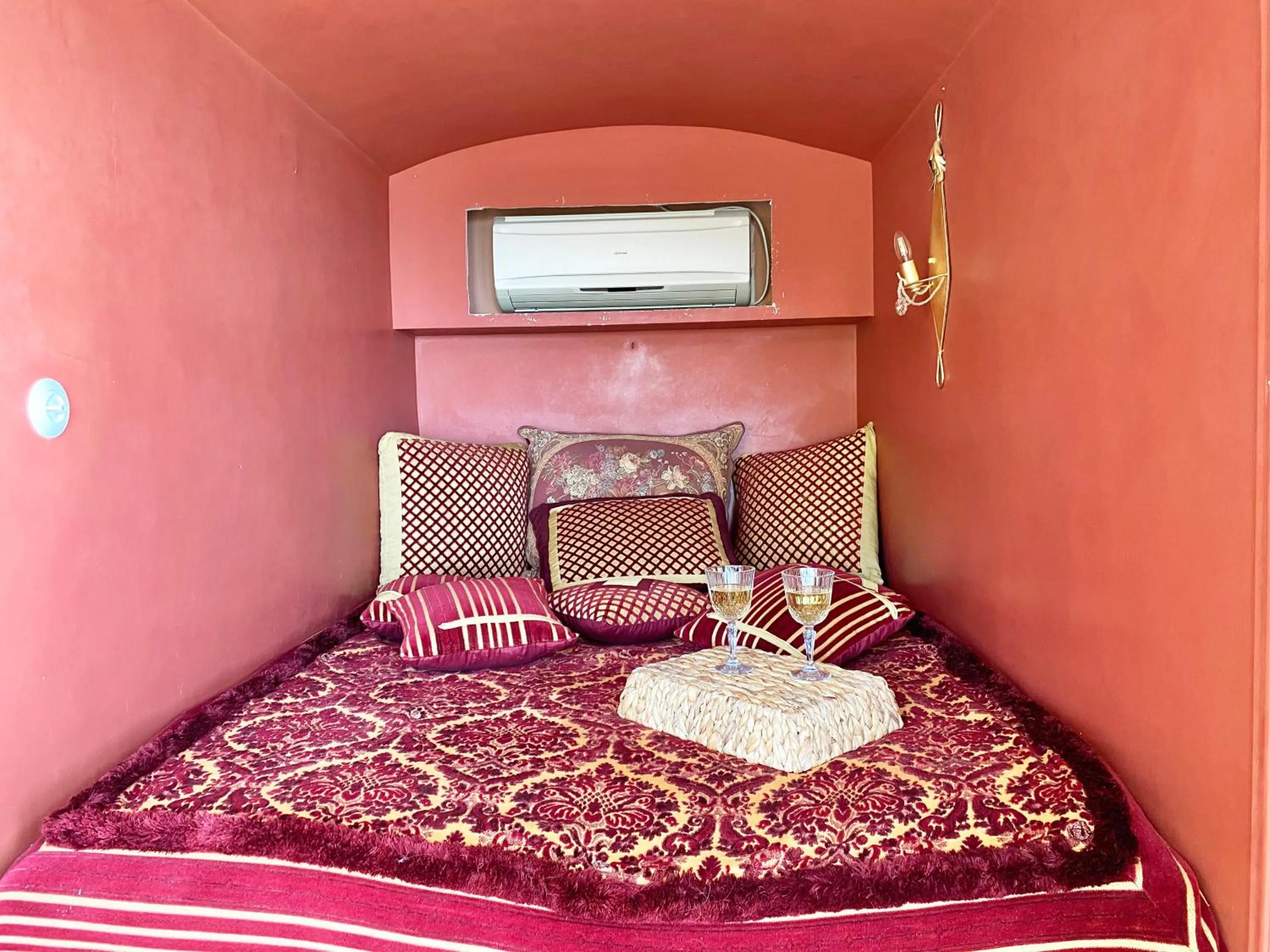 Bed in Archontika Karamarlis