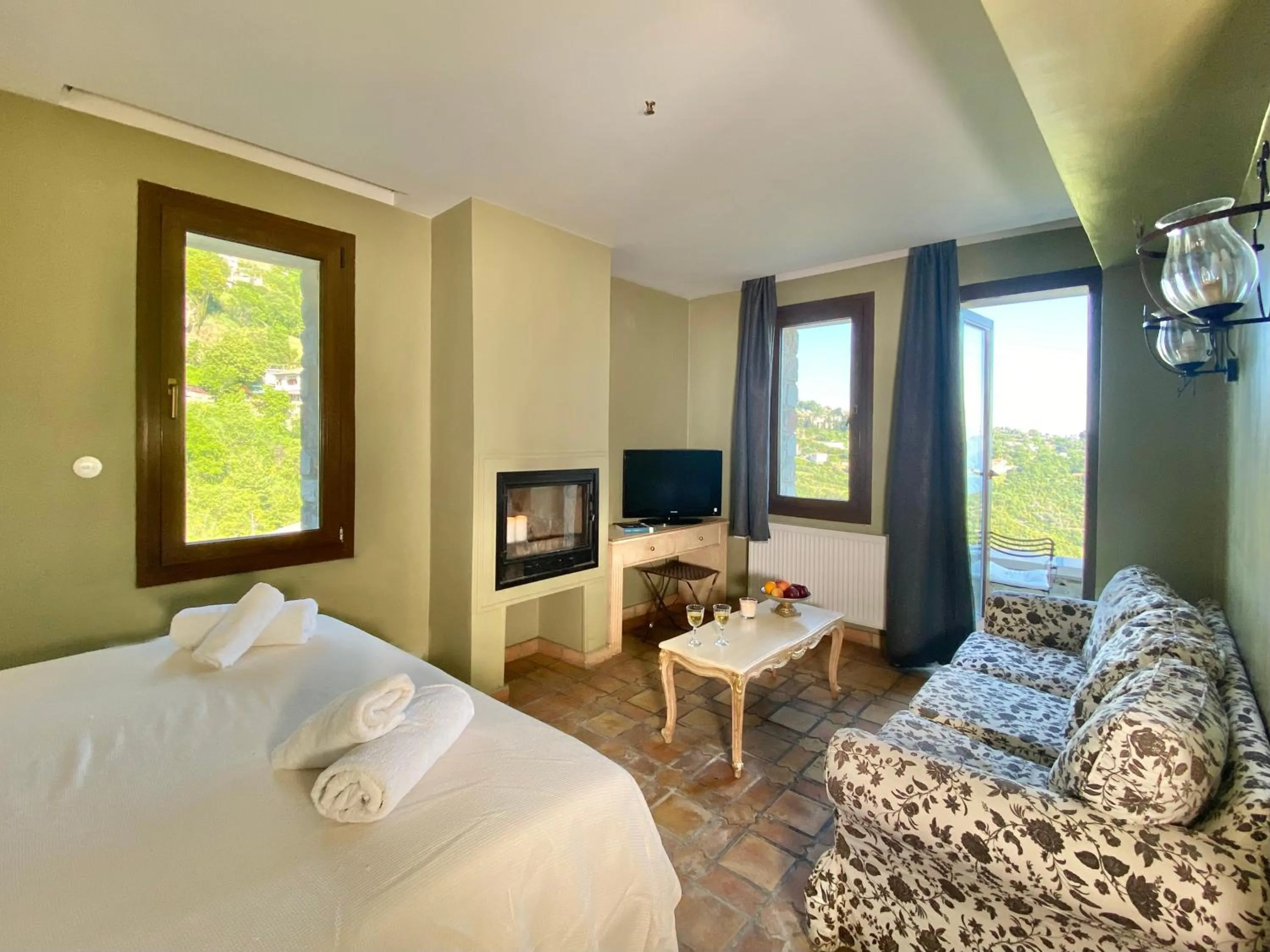 Bed in Archontika Karamarlis