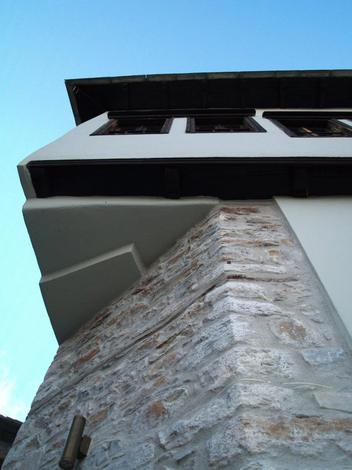 Facade/entrance in Archontika Karamarlis